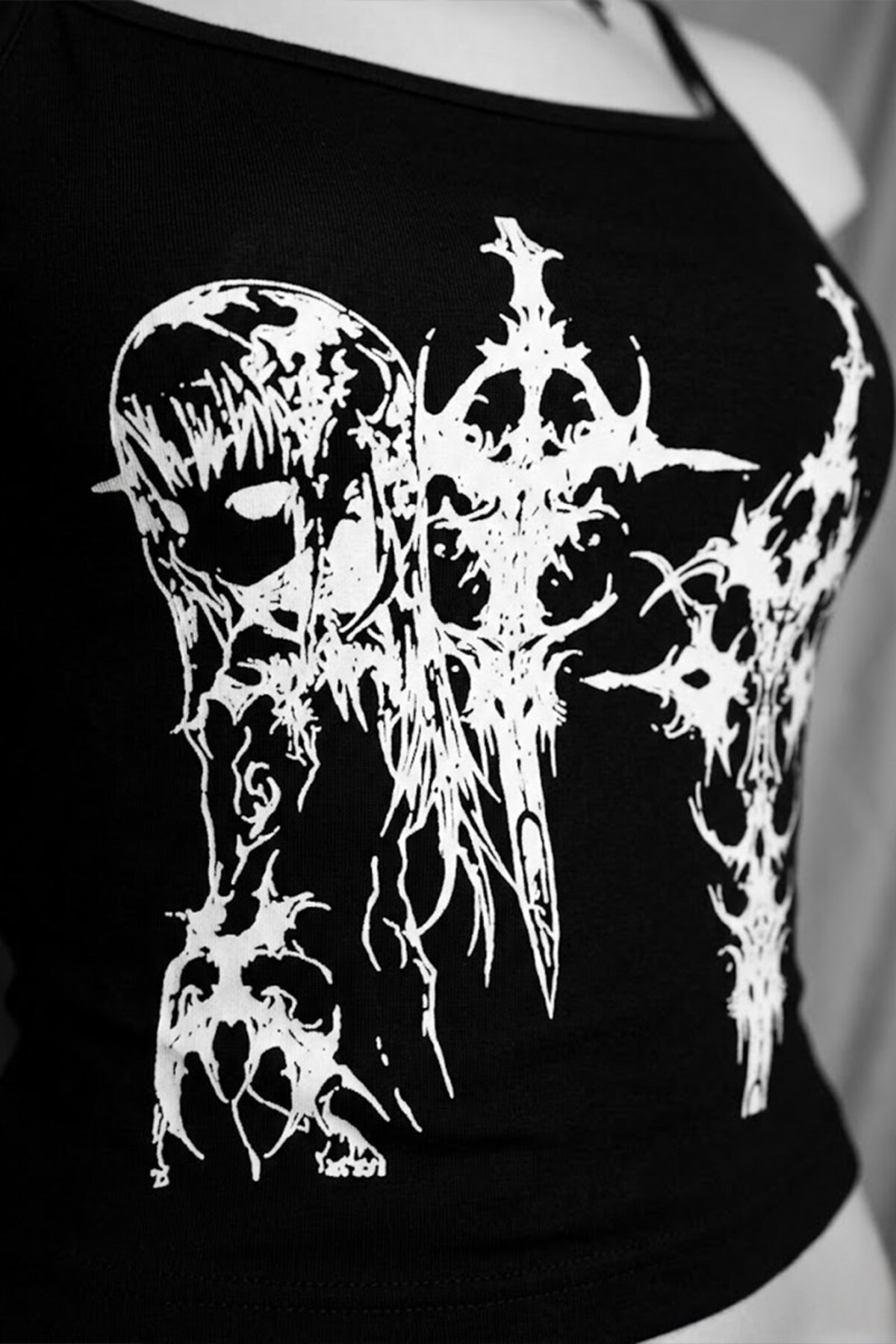 Karakedi  Siyah Anime Sword Gotik Y2K Askılı Crop - Görsel 3