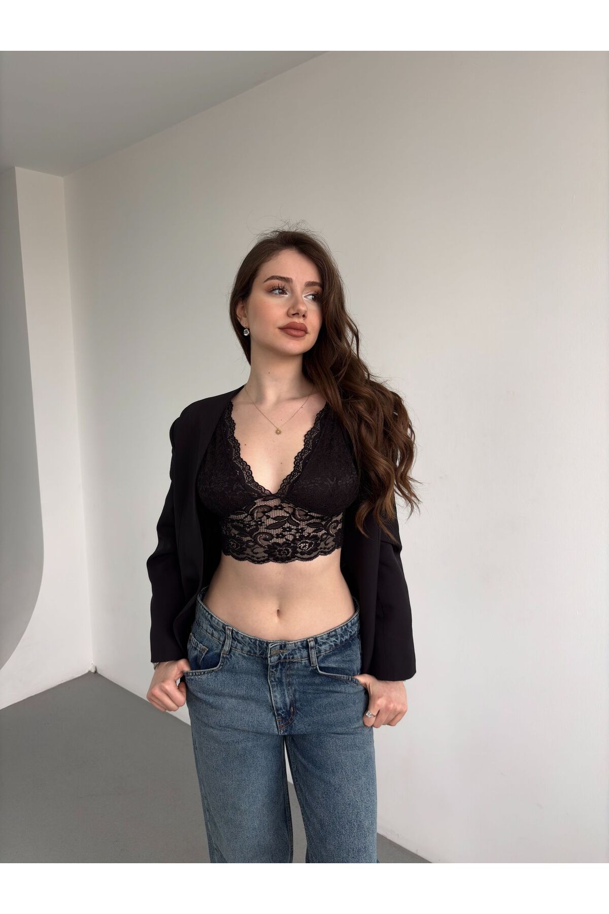 FORSACE  Kadın Dantelli Kalın Askılı V Yaka Astarlı Crop Büstiyer Bralet - Görsel 3