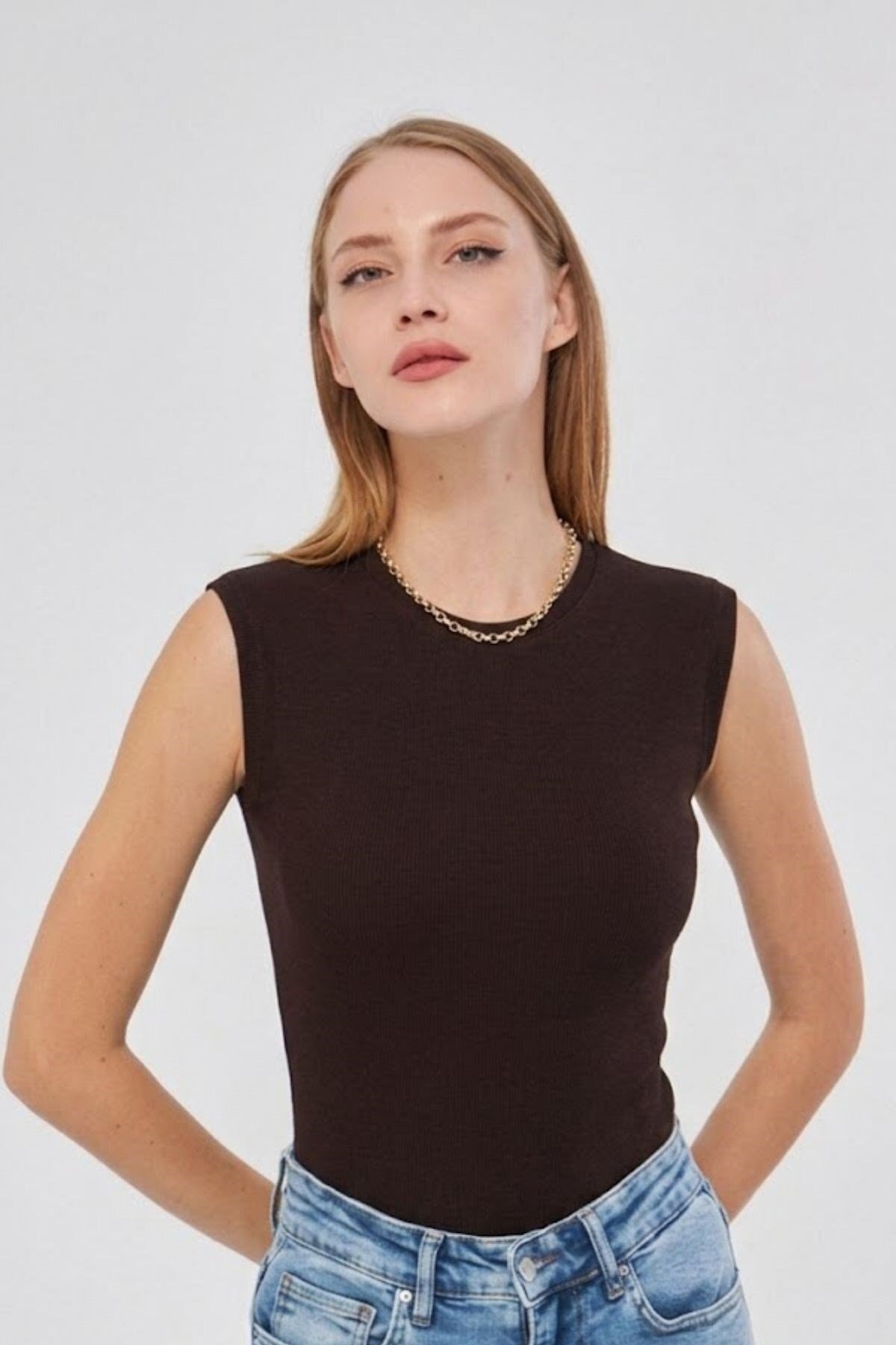 Zero Sleeve Crew Neck Band Viscose Lycra Body 109 Brown