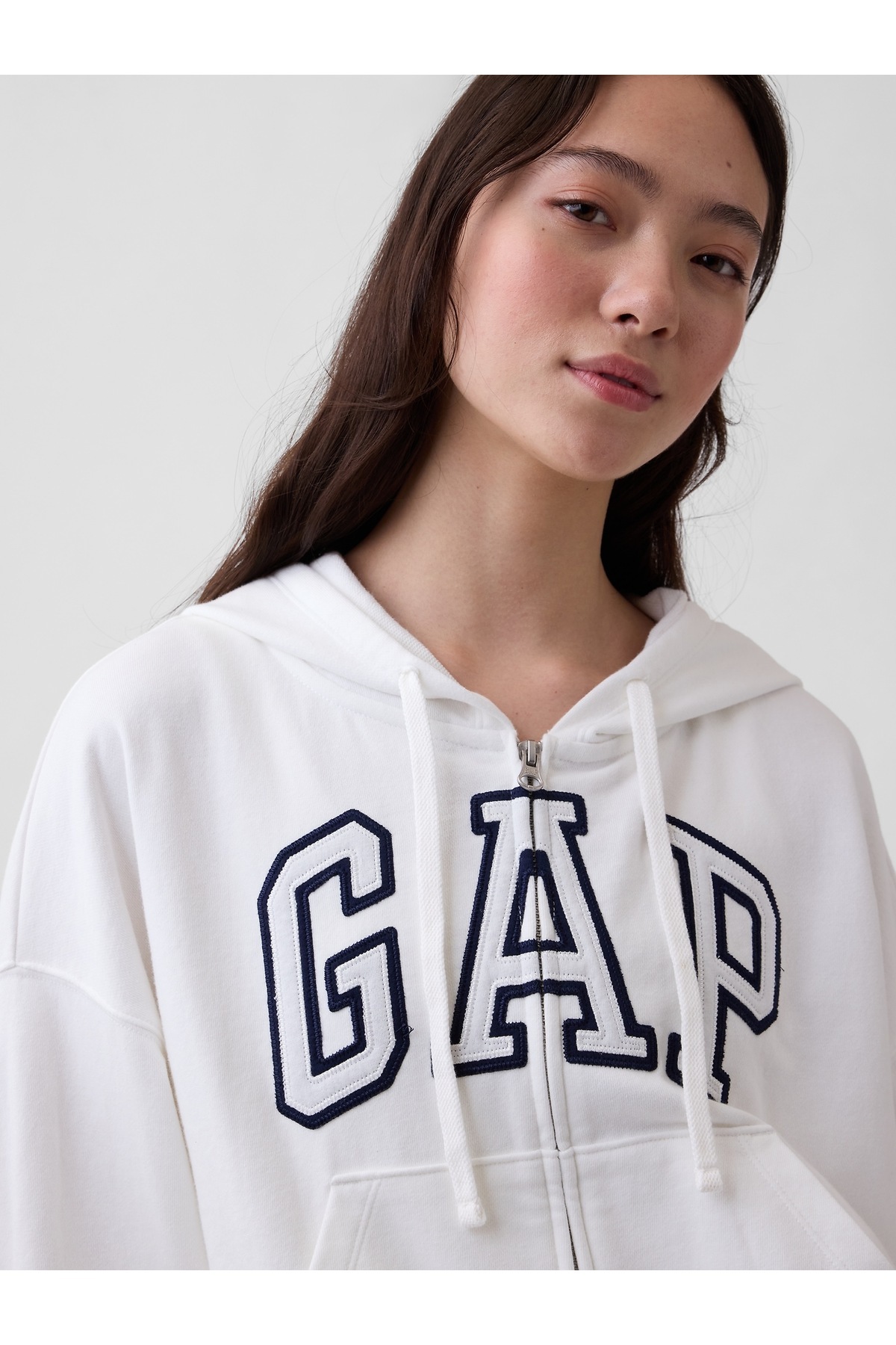 GAP  Kadın Beyaz Oversized Logo Fransız Havlu Kumaş Fermuarlı Sweatshirt - Görsel 3