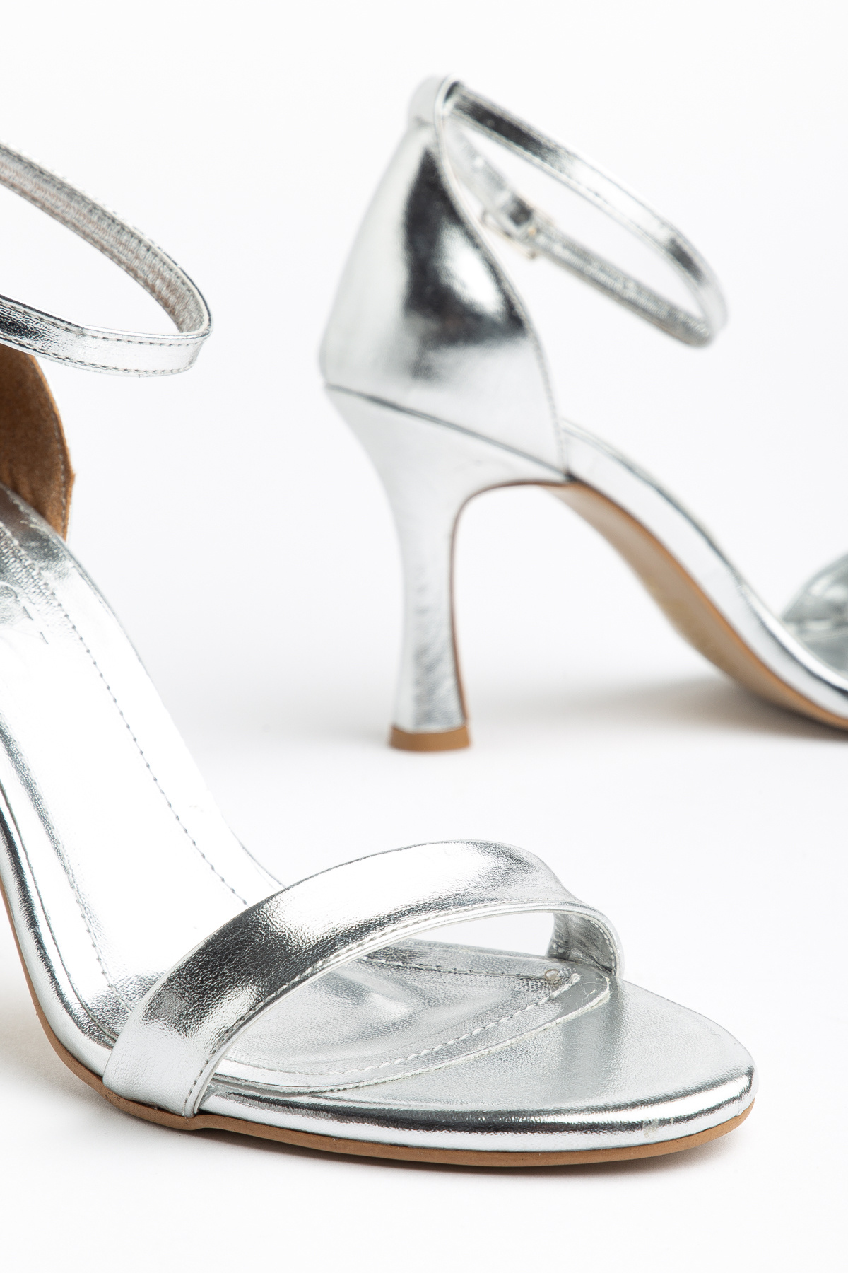 Elosy  ROSE GÜMÜŞ TEK BANT İNCE TOPUKLU AYAKABI - Görsel 3
