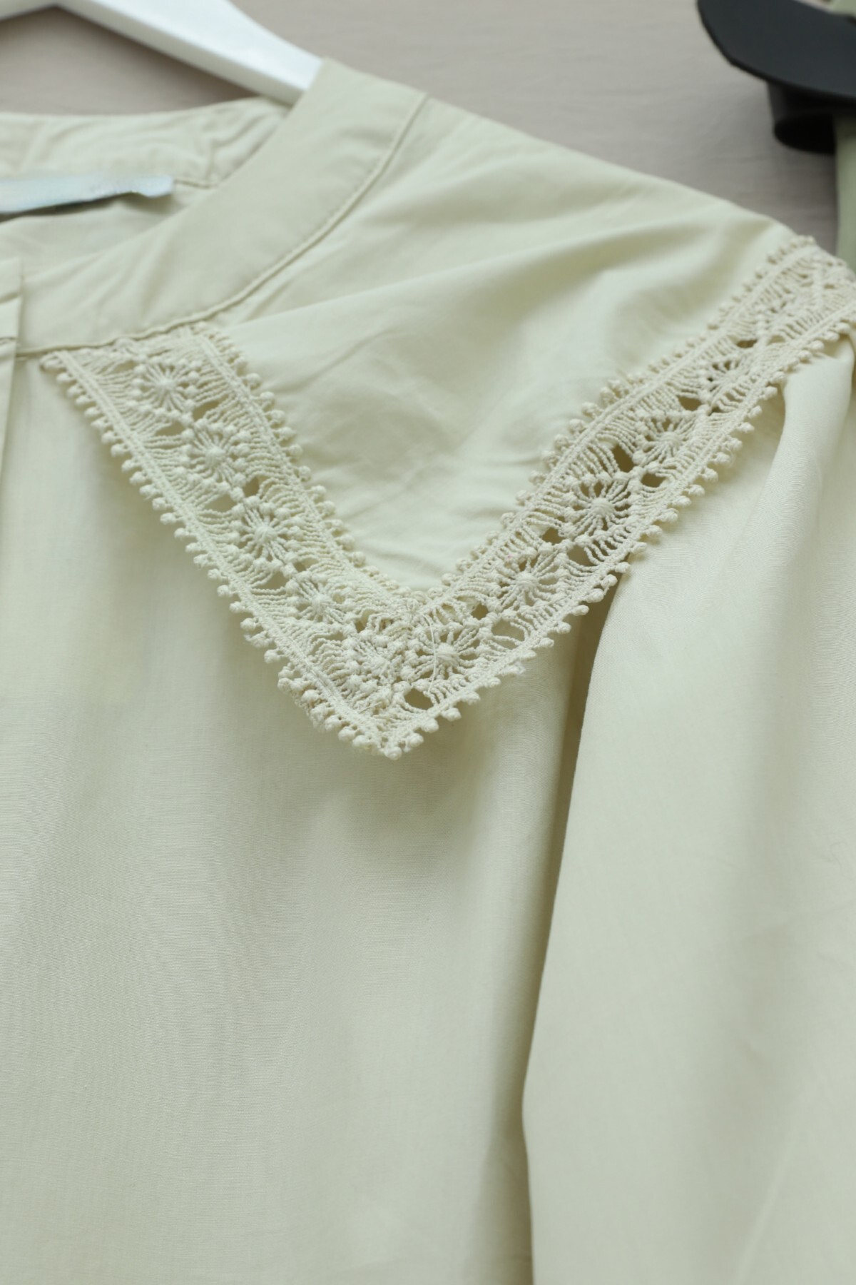 MissRunin  Bebe Yaka Dantel Detaylı Düğmeli Poplin Gömlek - Görsel 3