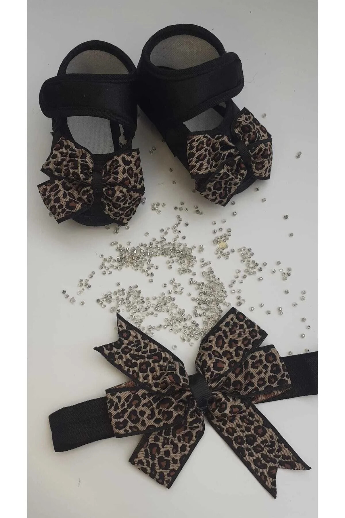 Bilge Trend KIZ BEBEK LEOPAR FİYONKLU SAÇ BANDI VE PATİK SETİ (0-6 AY) fotoğrafı 2 (önizleme)