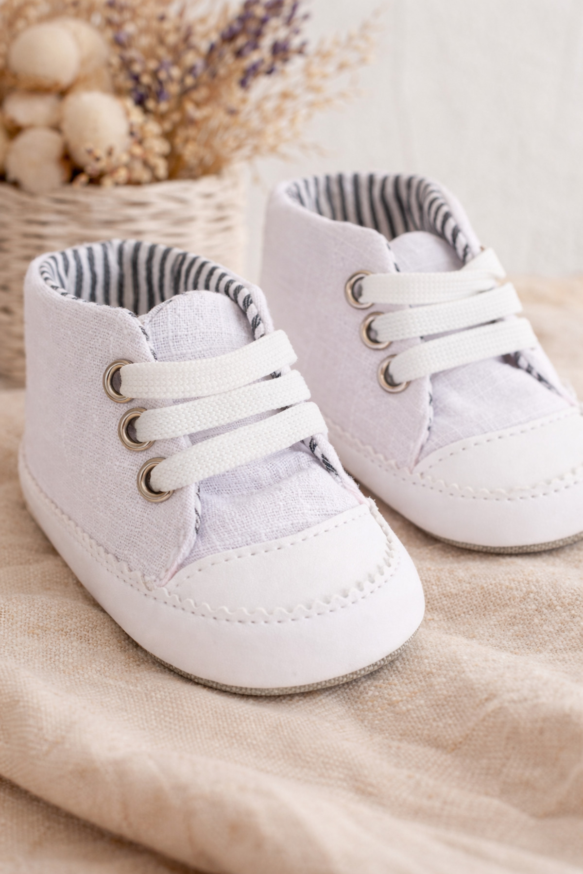 Arin Baby BAĞCIKLI BEYAZ BEBEK AYAKKABI /UNISEX BEBEK AYAKKABI /KUTULU HEDİYELİK YENİDOĞAN fotoğrafı 5 (önizleme)