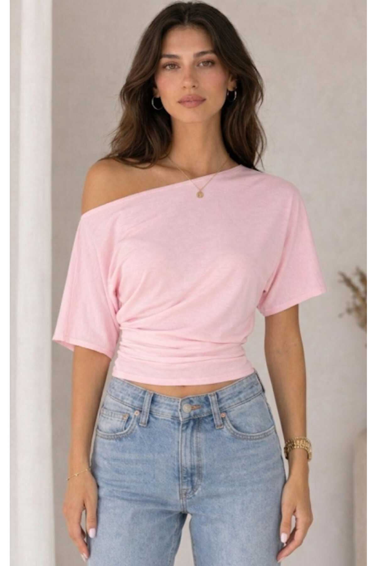 vanilkie  Kadın Bele Oturan Kayık Yaka Asimetrik Kesim Kısa Kollu Bluz - Görsel 2