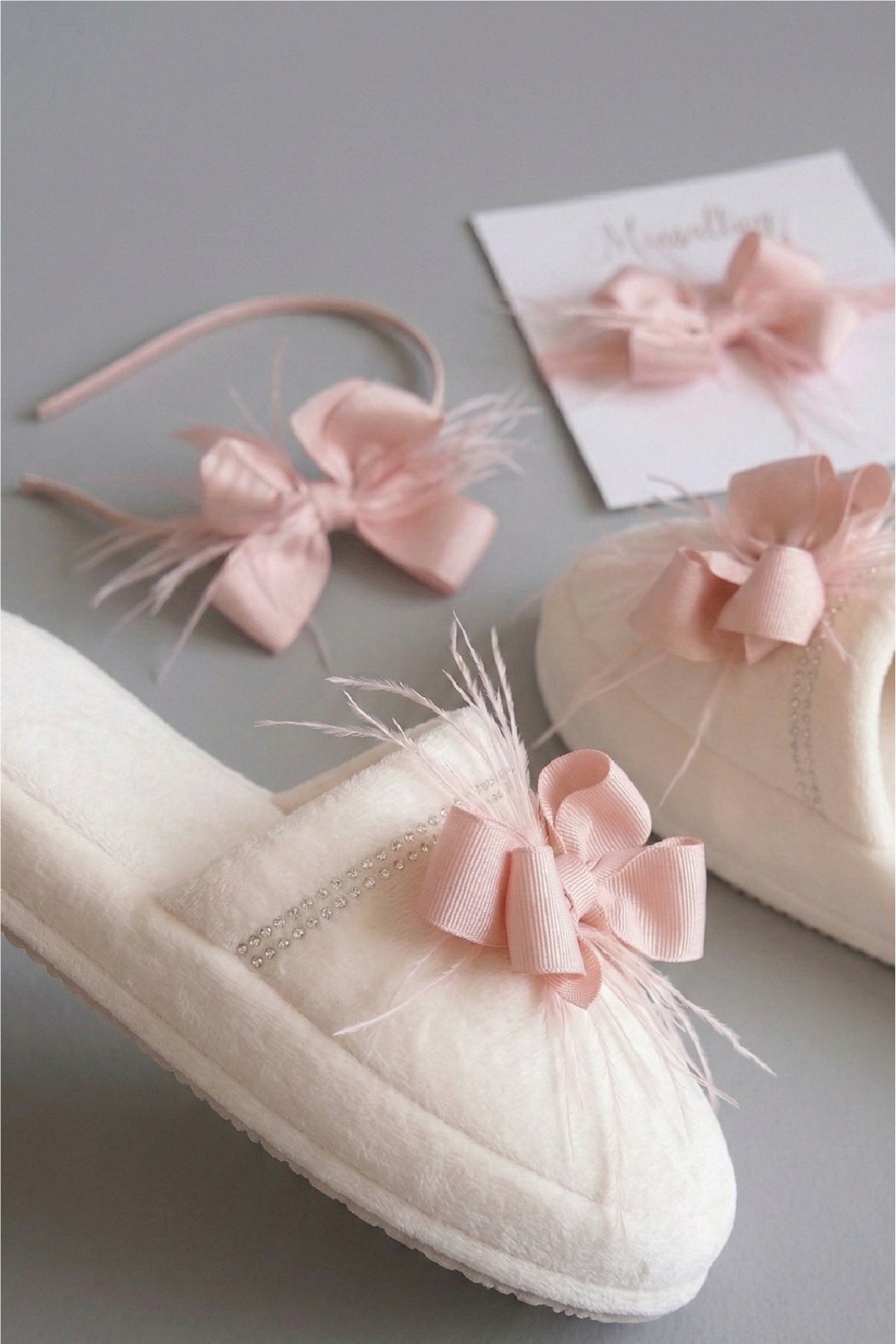 Massaltay Tüylü Fiyonk Lohusa Tacı Terlik ve Bebek Saç Bandı 3’lü Lohusa Takımı Anne Bebek Seti fotoğrafı 3 (önizleme)