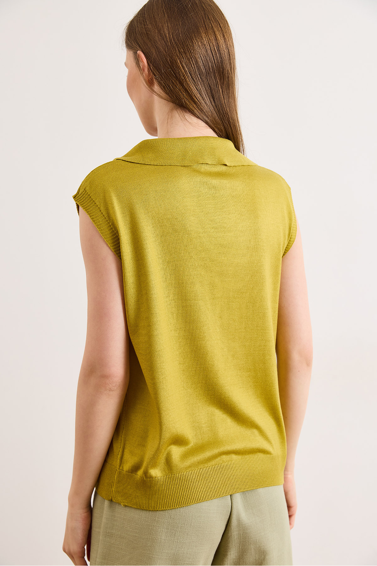 Olalook  Kadın Yağ Yeşili Polo Yaka Viskon İçerikli Dökümlü Triko Bluz BLZ-19003249 - Görsel 6