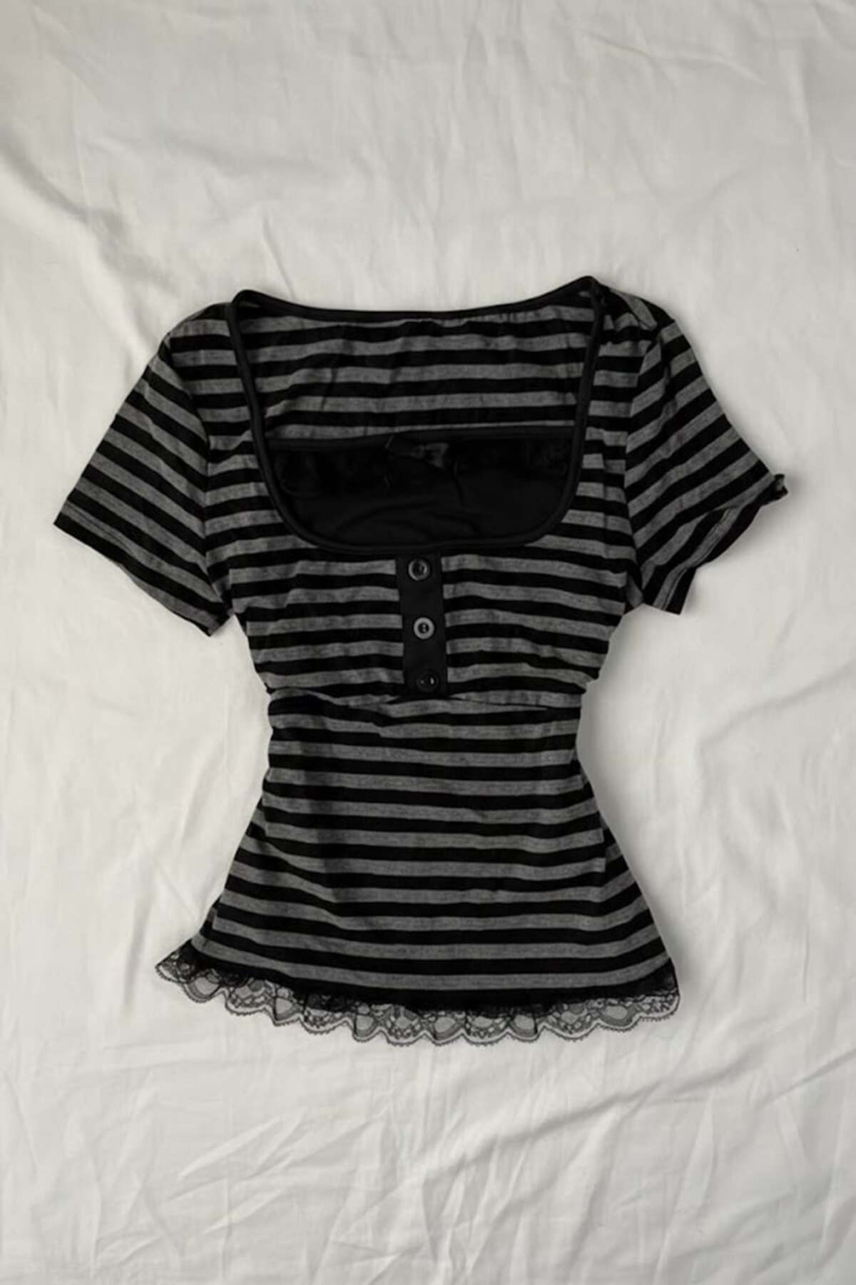 ARS Butik Striped Button Lace Collar Detail Vintage Y2K Short Sleeve Cropped Body
