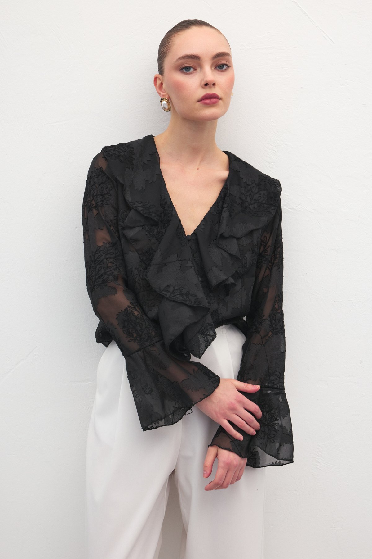 Sateen  Fırfır Detaylı Nakışlı Gömlek - Siyah - Görsel 5