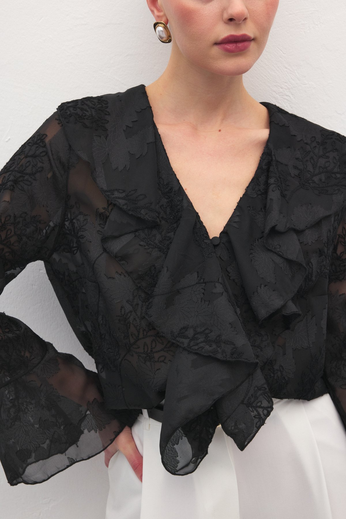 Sateen  Fırfır Detaylı Nakışlı Gömlek - Siyah - Görsel 7