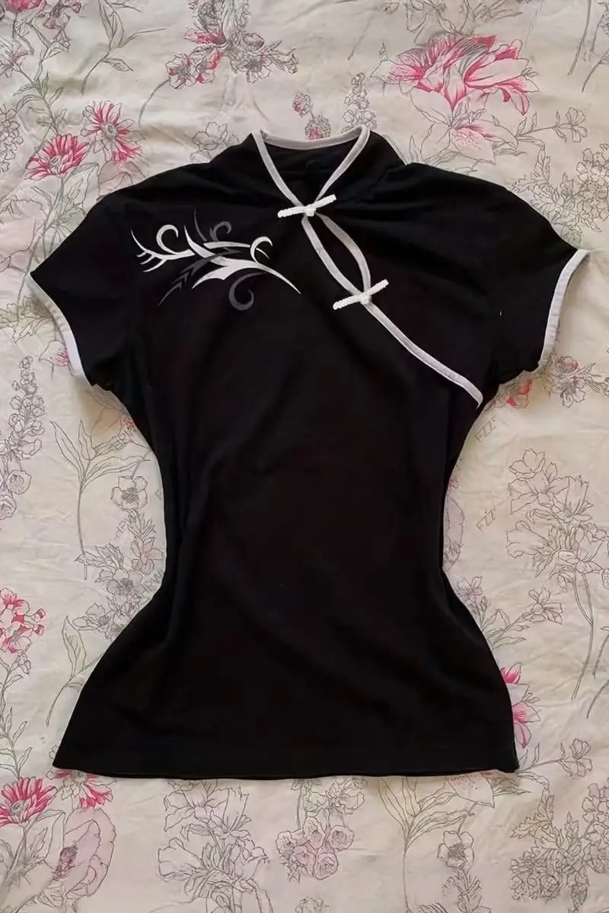 1blood  Siyah Çin Yakalı Floral Motifli Beyaz Şeritli Vintage Y2K Kısa Kollu Crop