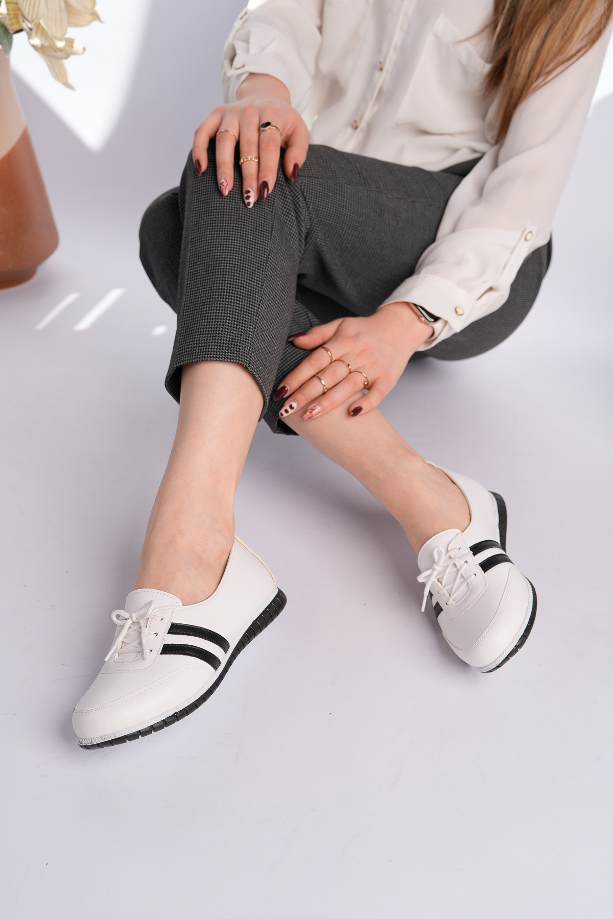 Ewen Tomm  Kadın Günlük Bağcıklı Sneaker Spor Ayakkabı – Rahat Taban Şerit Detaylı Casual Ayakkabı - Görsel 3