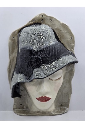 atolye okyanus El Yapımı Seramik Şapkalı Kadın Duvar Dekoru – Vintage Sanatsa...