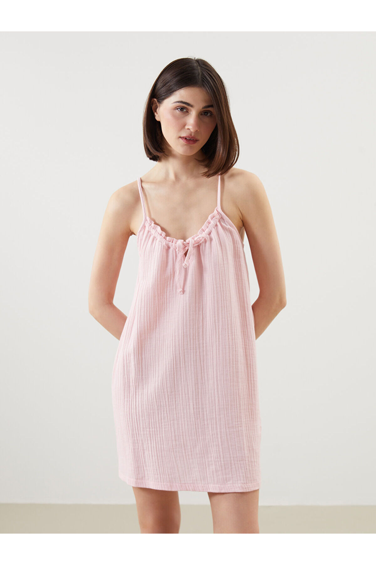 LC Waikiki LCW DREAM Pembe V Yaka Dokulu Askılı Kadın Gecelik