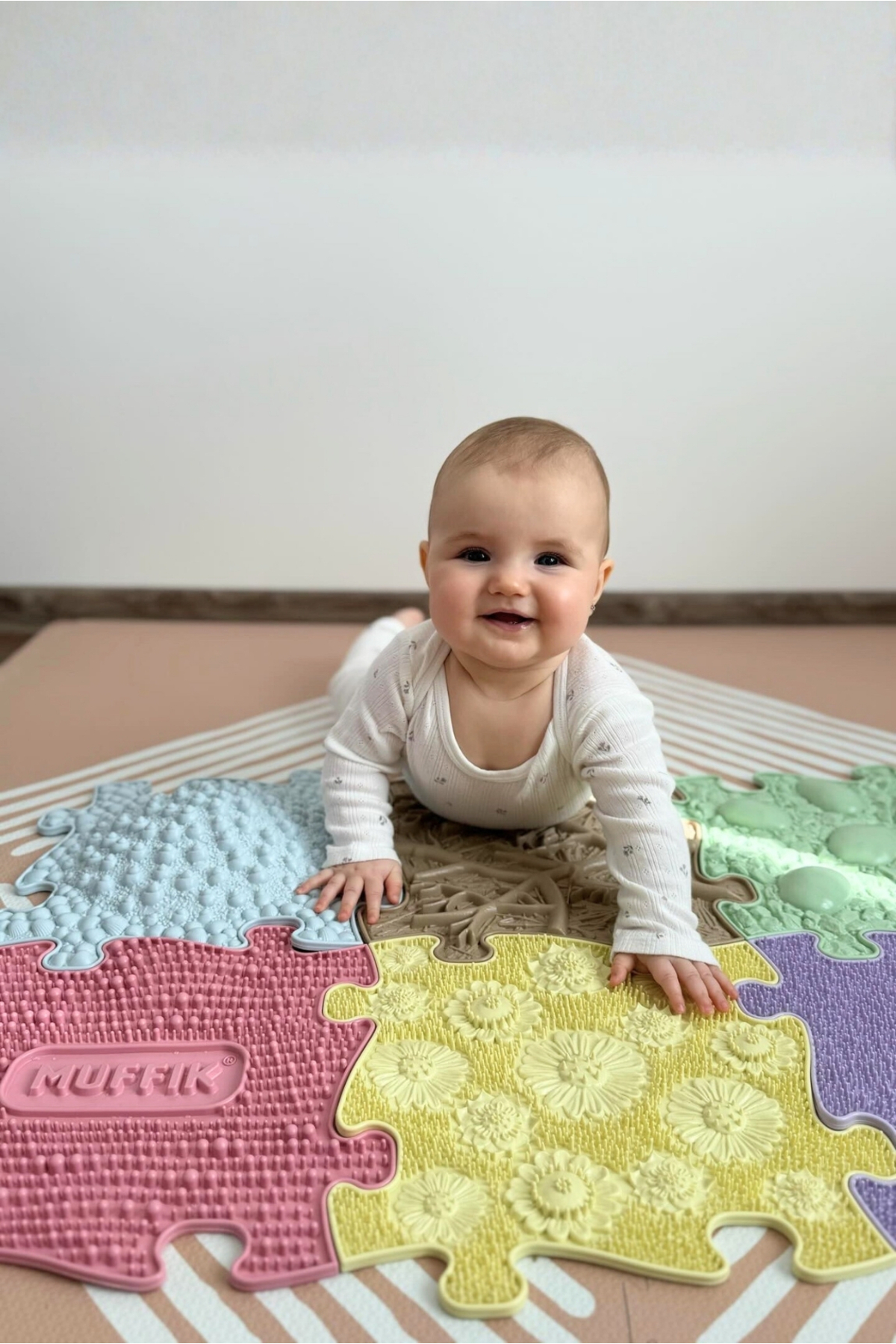 Muffik Baby Pastel Mat · 55x80 cm 6’lı Duyusal Aktivite Matı | Bebek Tummy Time & Motor Gelişim Oyun Halısı fotoğrafı 2 (önizleme)