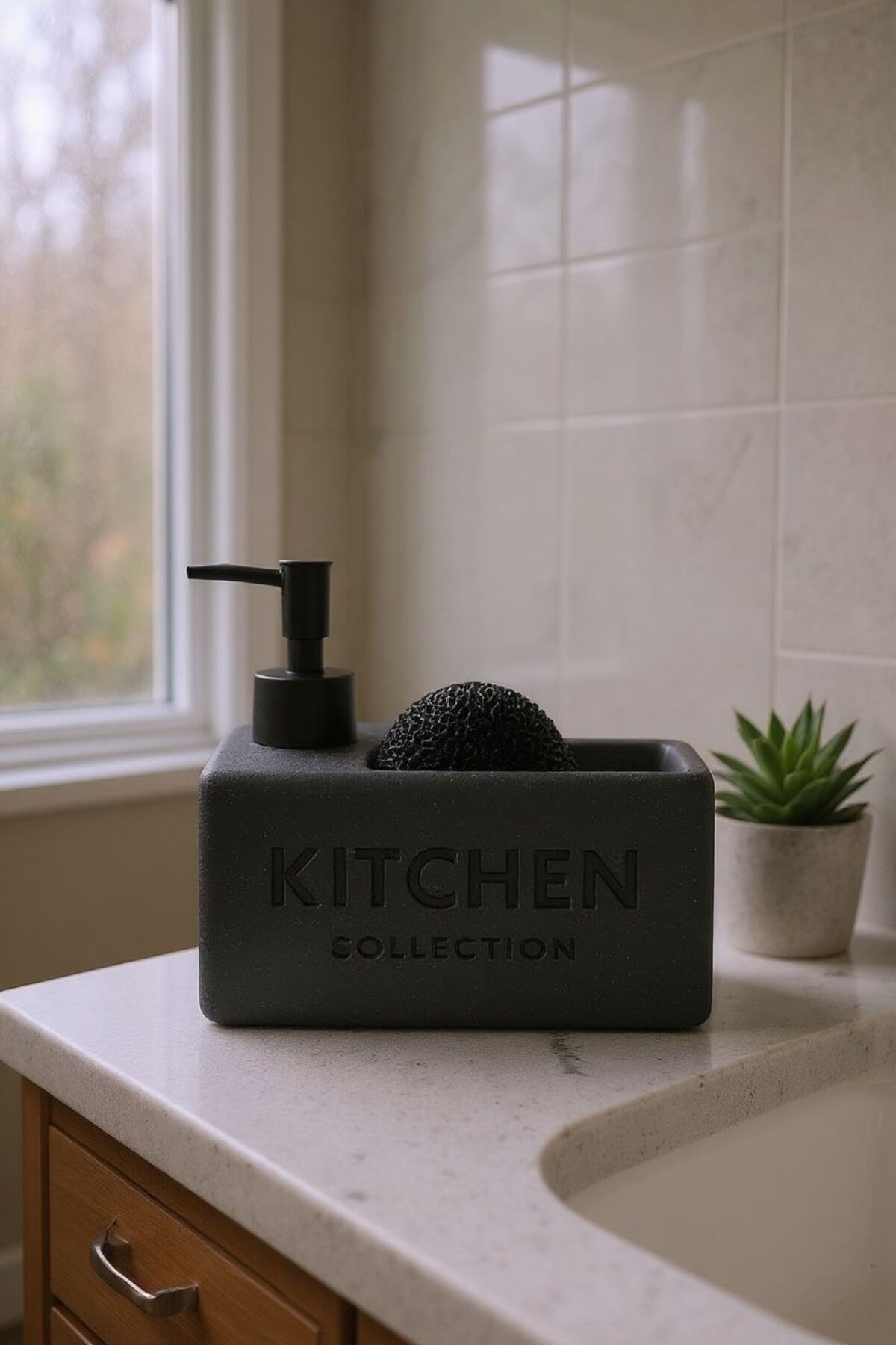 Kitchen Yazılı Beyaz Süngerlikli Sıvı Sabunluk | Mutfak Sabunluk ve Süngerlik Tezgah Düzenleyici