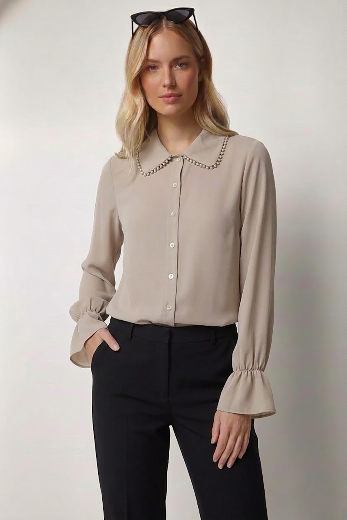 Fumel  Kadın Bej Büzgülü Kol Dantenli Yaka Detaylı Dokuma Gömlek - Görsel 2