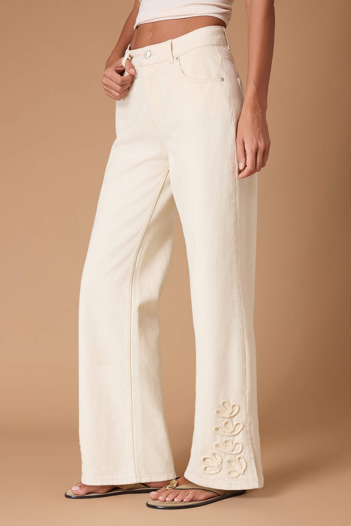 Trendyolmilla  Ekru DÖKÜMLÜ %100 Pamuk Yüksek Bel Wide Leg Jeans TWOSS26JE00237 - Görsel 3