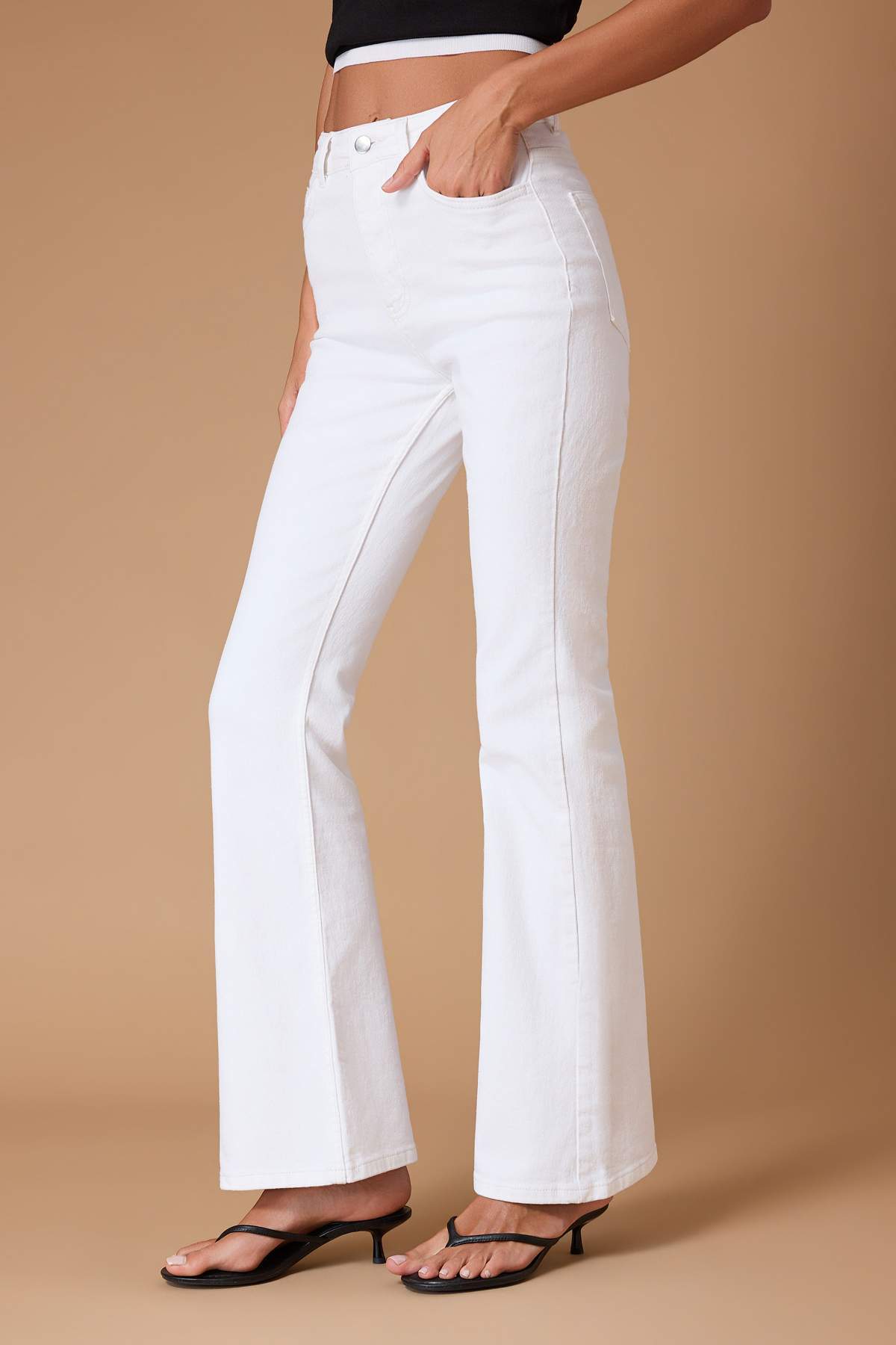 Trendyolmilla  Beyaz Yüksek Bel Orta Esnek Flare İspanyol Paça Jeans TWOSS26JE00200 - Görsel 3