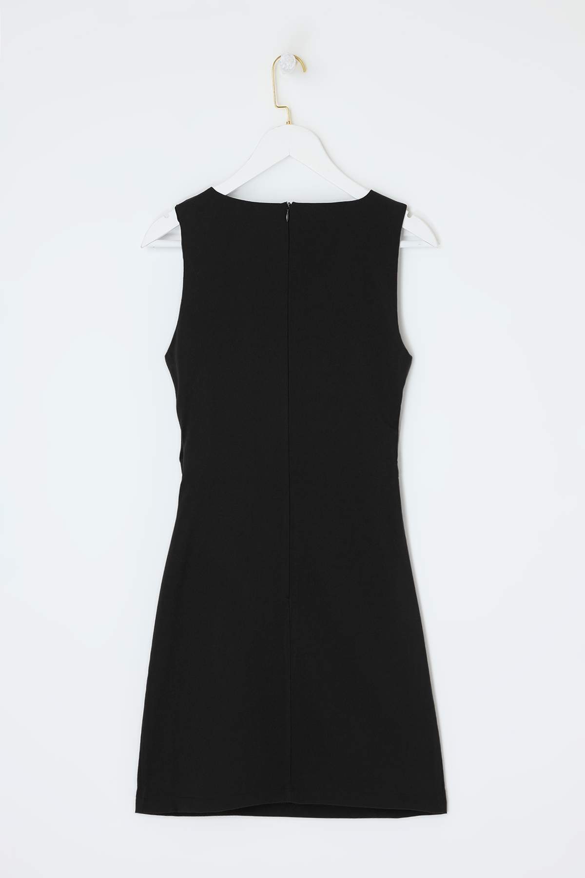 Trendyolmilla  Siyah Beli Büzgülü Omzu Aksesuarlı Elbise TDRSS26EL00029 - Görsel 2