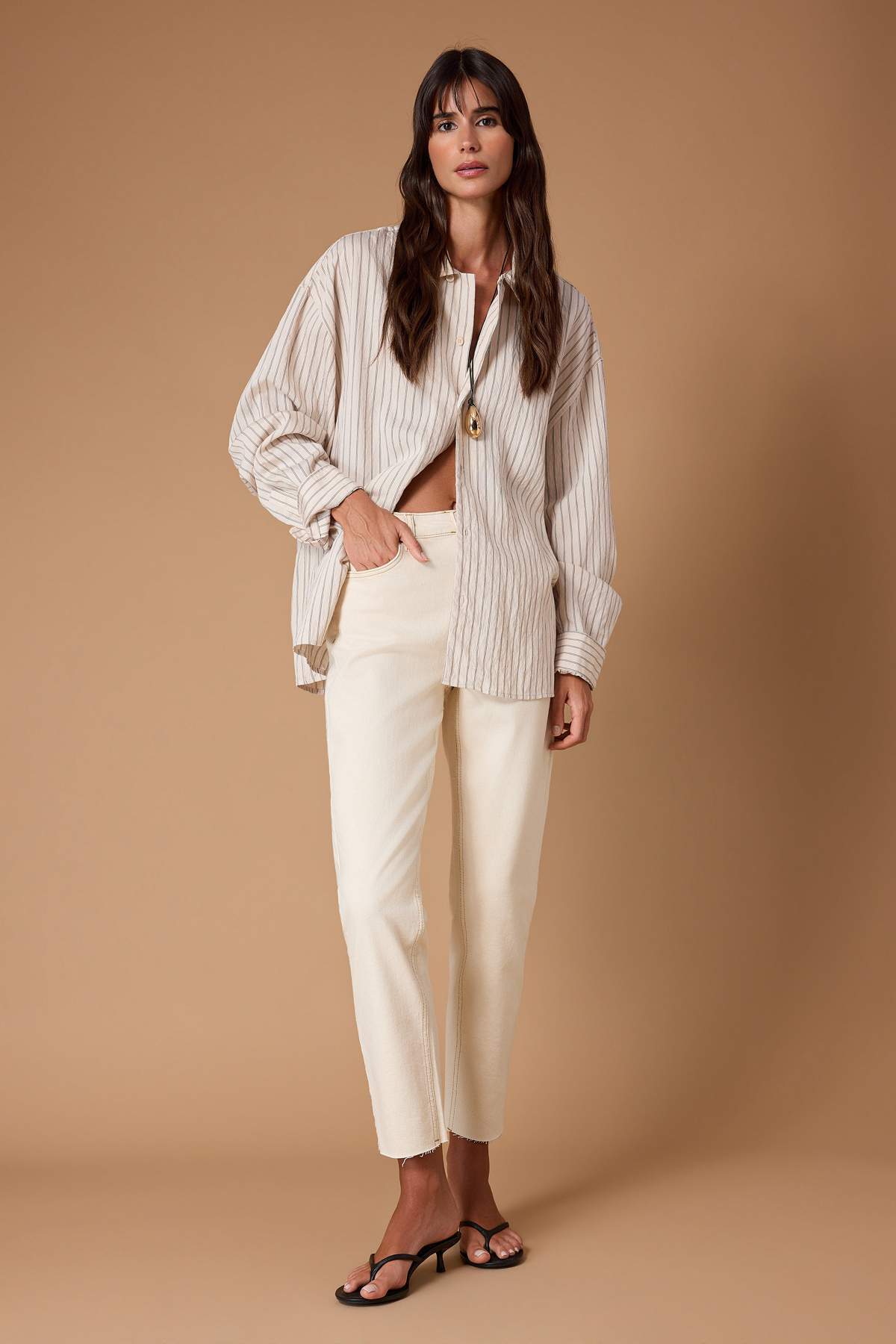 Trendyolmilla  Ekru Yüksek Bel Orta Esnek Mom Kesik Paça Jeans TWOSS23JE00094 - Görsel 2