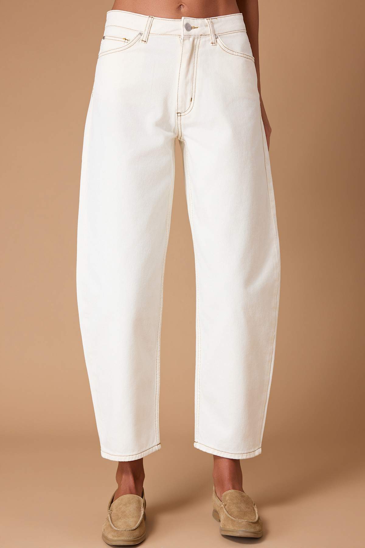 Trendyolmilla  Beyaz Yüksek Bel Barrel %100 Pamuk Non-Stretch Jeans TWOSS23JE00295 - Görsel 4