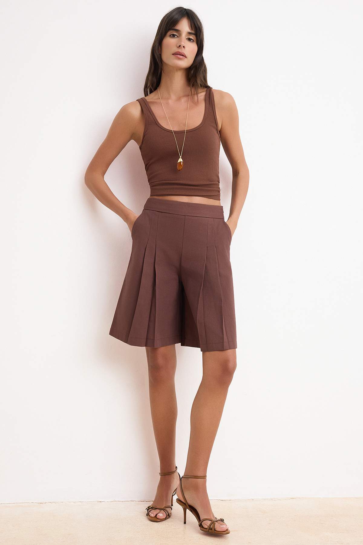 Trendyolmilla  Kahverengi Keten Görünümlü Piliseli Uzun Şort & Bermuda TWOSS26SR00036