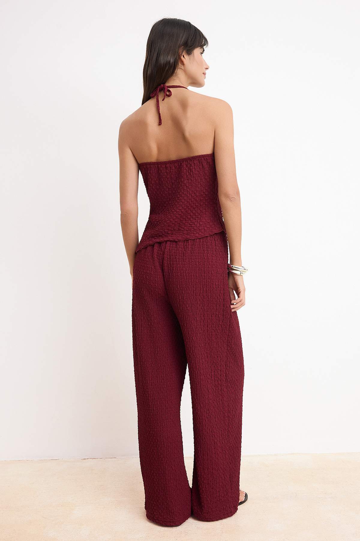 Trendyolmilla  Bordo Fitted/Vücuda Oturan Kolsuz Geniş Paça Dokulu Örme Alt-Üst Takım TWOSS26AU00080 - Görsel 4