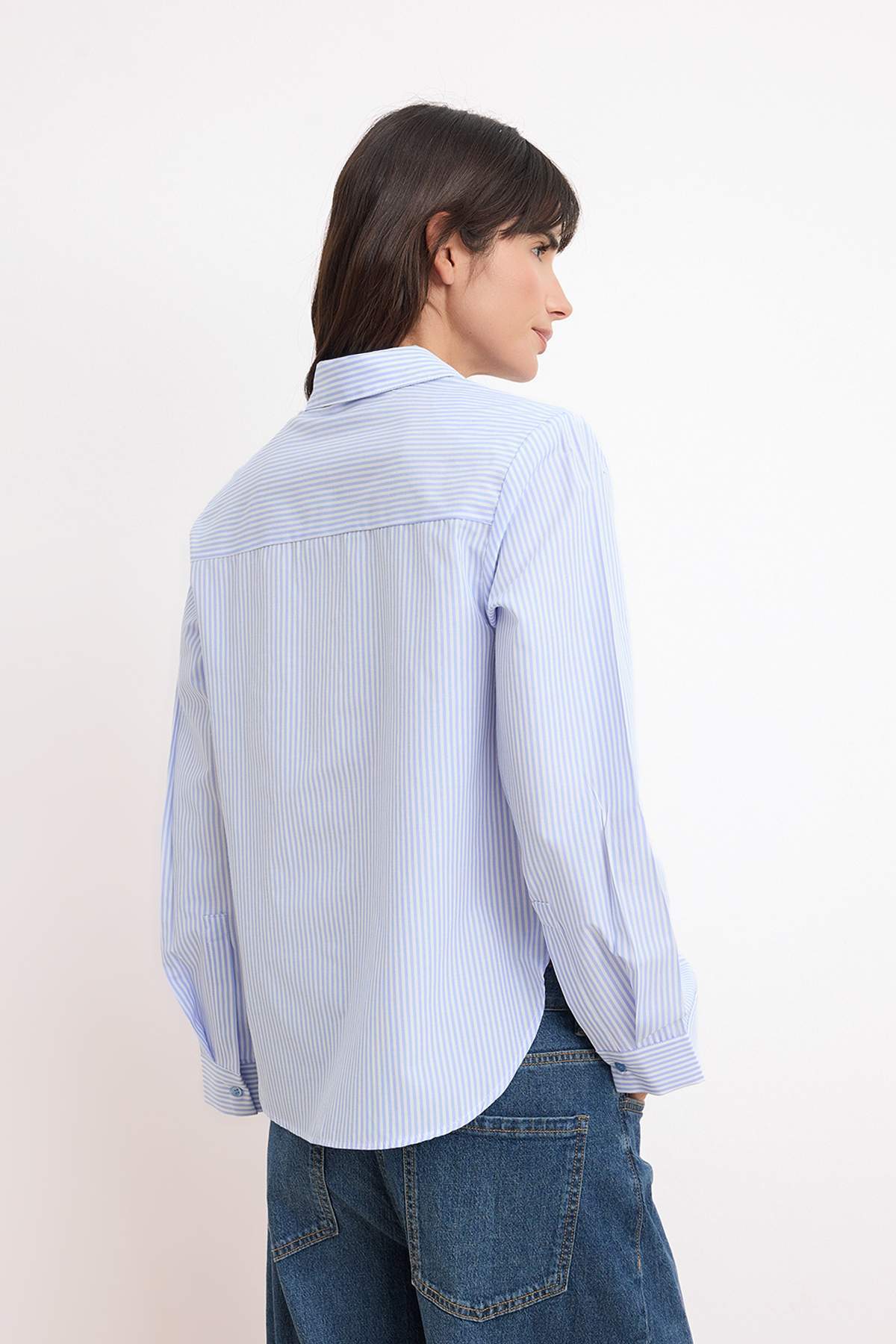 Trendyolmilla  Mavi Çizgili Vatka Detaylı Gömlek TWOSS26GO00125 - Görsel 4