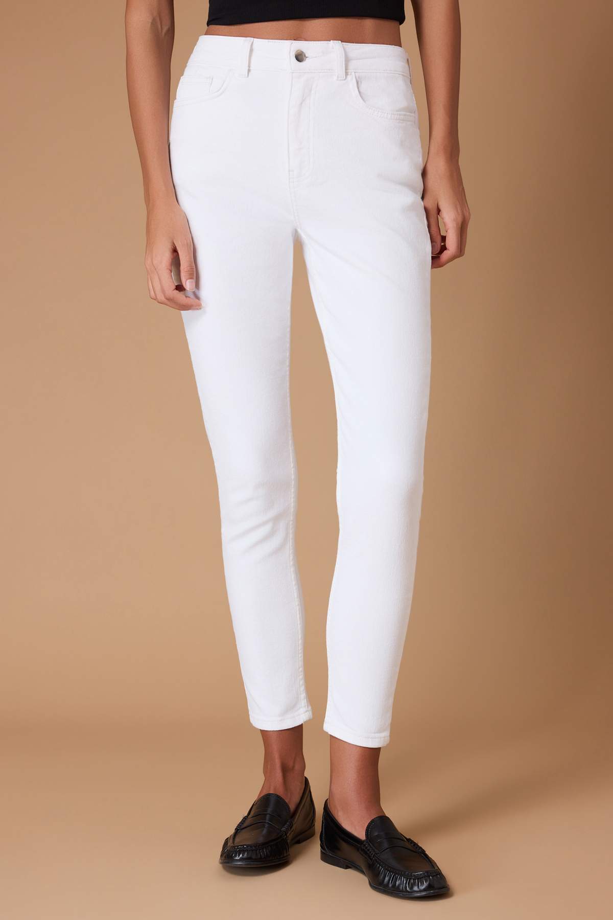 Trendyolmilla  Beyaz Yüksek Bel Orta Esnek Skinny Vücudu Saran Jeans TWOSS26JE00198 - Görsel 3