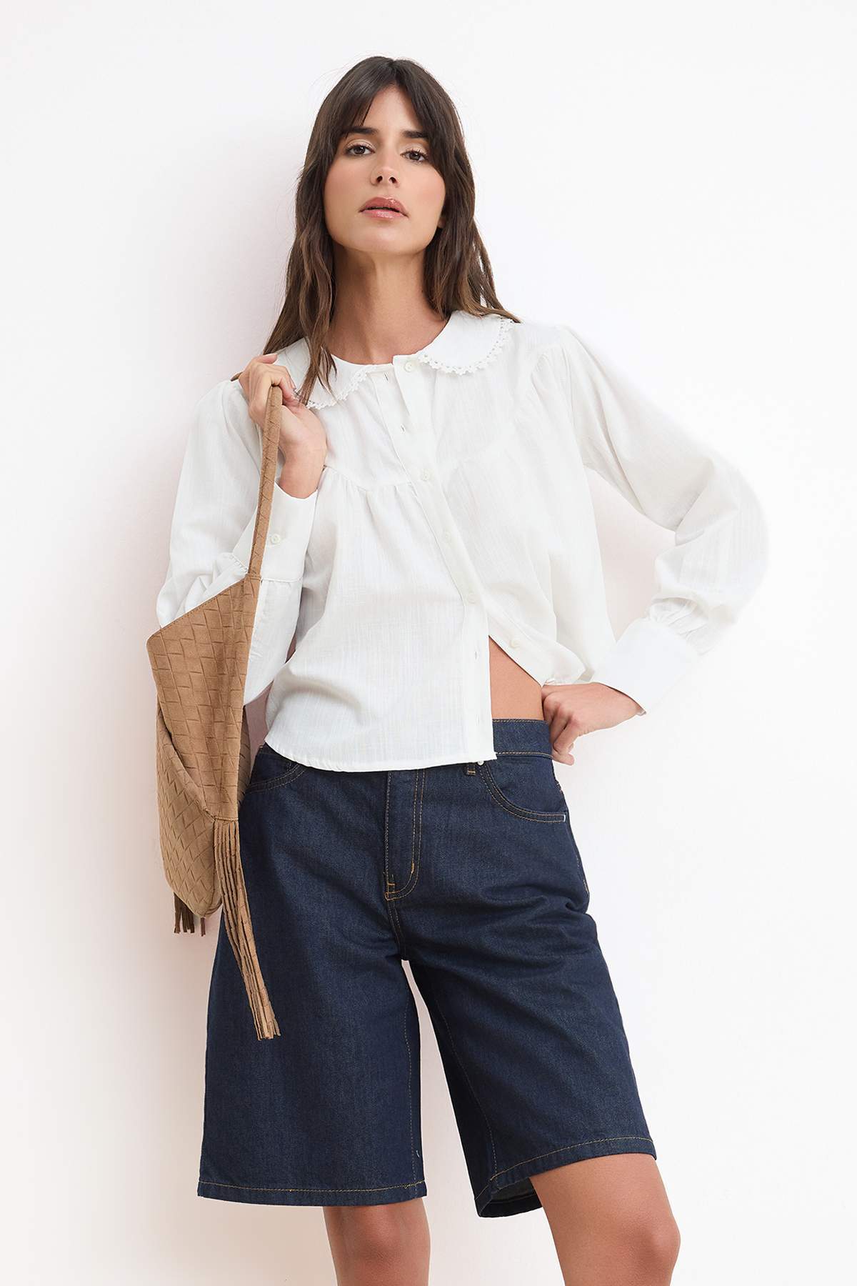 Trendyolmilla  Beyaz Dantel Garnili Büzgülü Pamuklu Gömlek TWOSS26GO00084