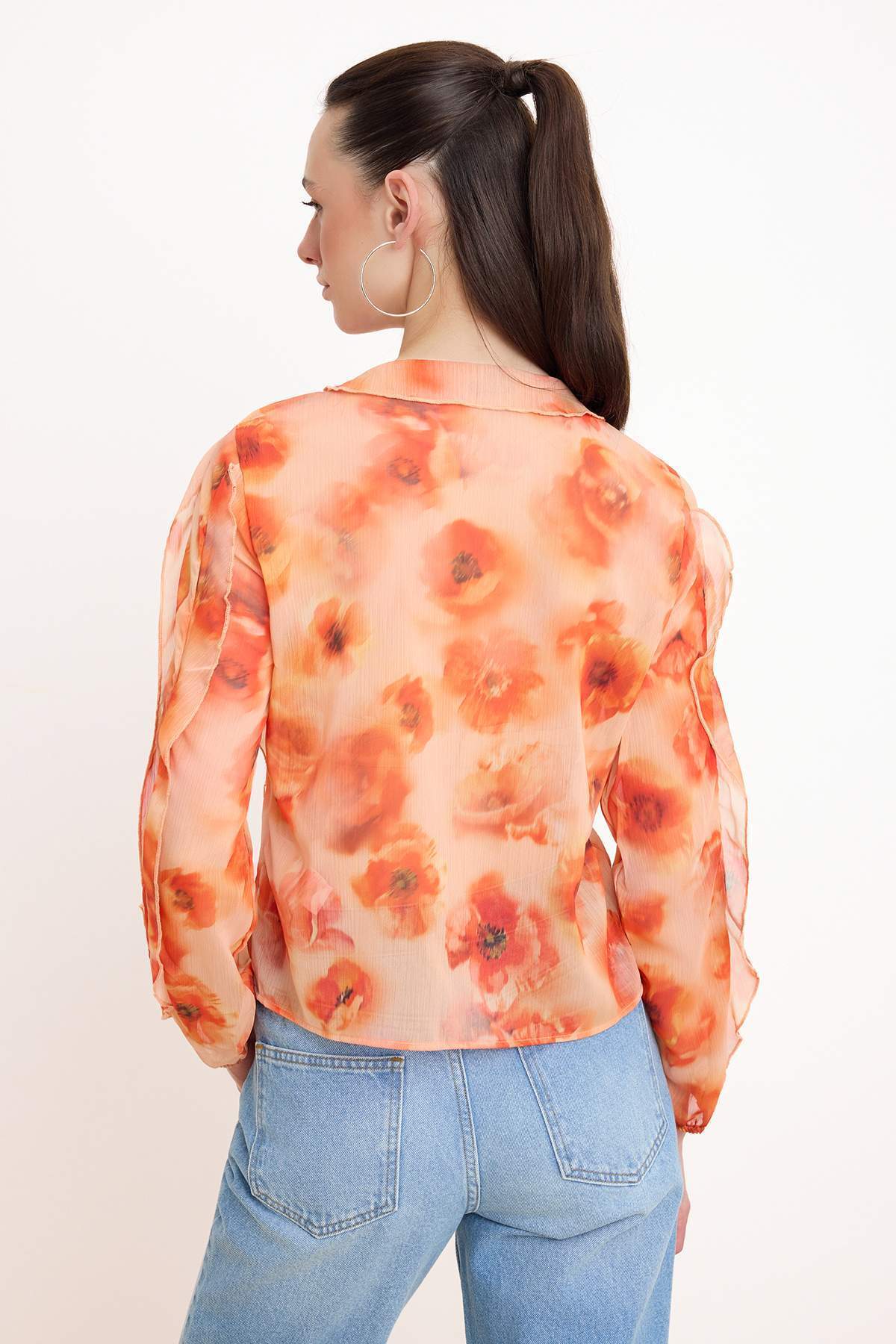 Trendyolmilla  Turuncu-Çok Renkli Çiçekli Fırfır Detaylı Dökümlü Gömlek TWOSS26GO00109 - Görsel 4