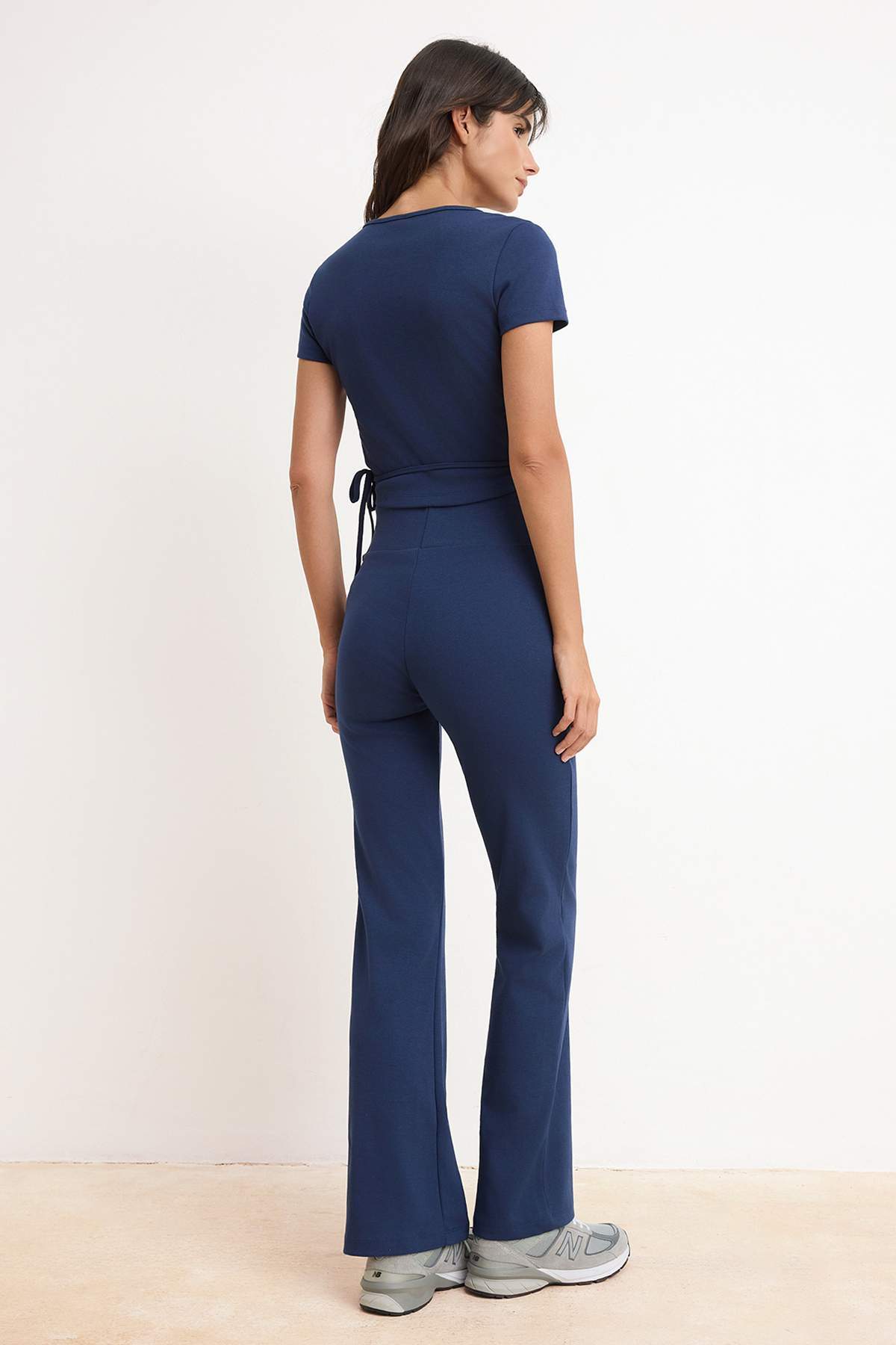 Trendyolmilla  Lacivert Kruvaze Kapamalı Esnek Kısa Kol Flare Alt Örme Alt - Üst Takım TWOSS26AU00082 - Görsel 4