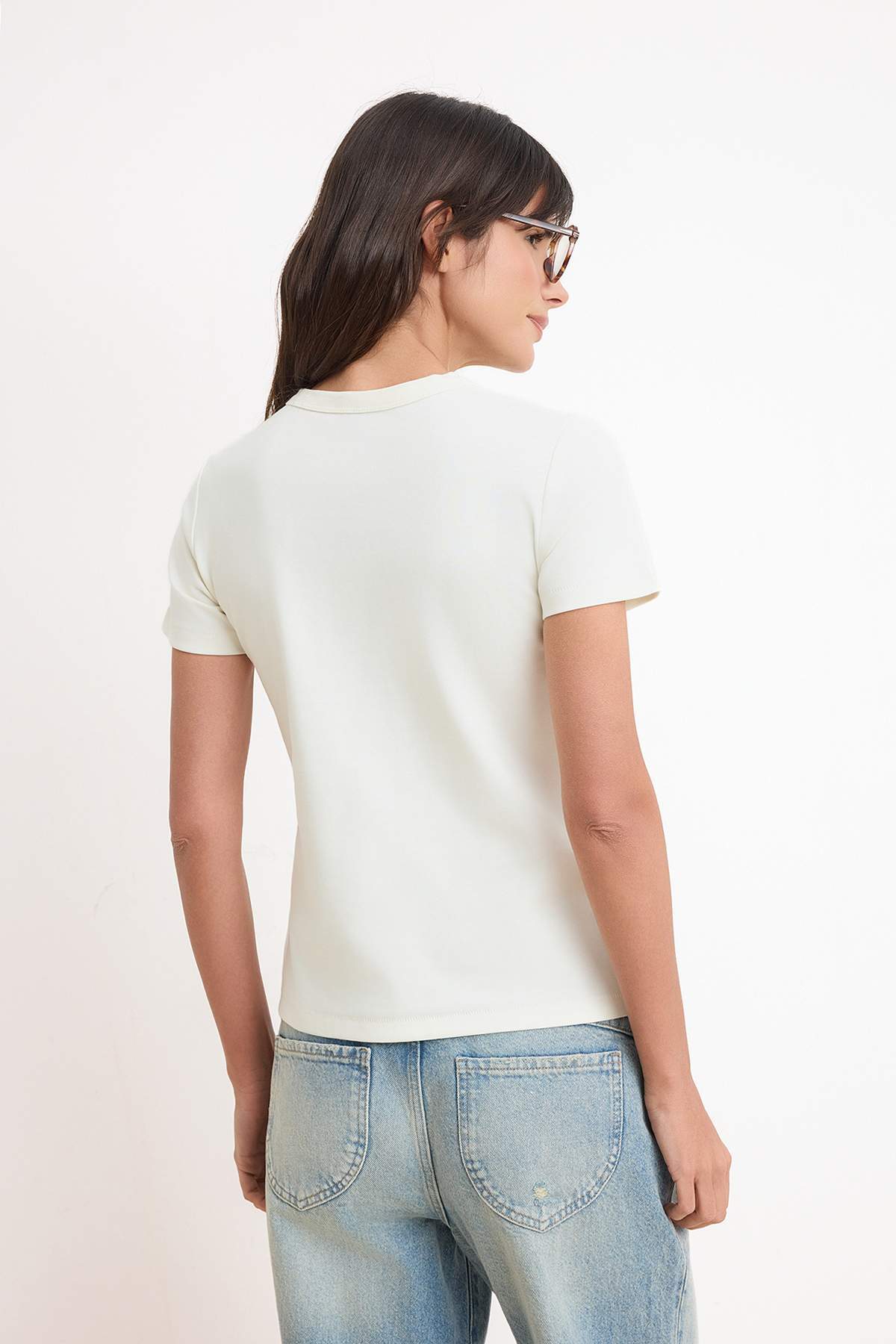 Trendyolmilla  Ekru Basic Regular/Normal Kalıp Kısa Kollu İnterlok Örme T-Shirt TWOSS26TS00130 - Görsel 4