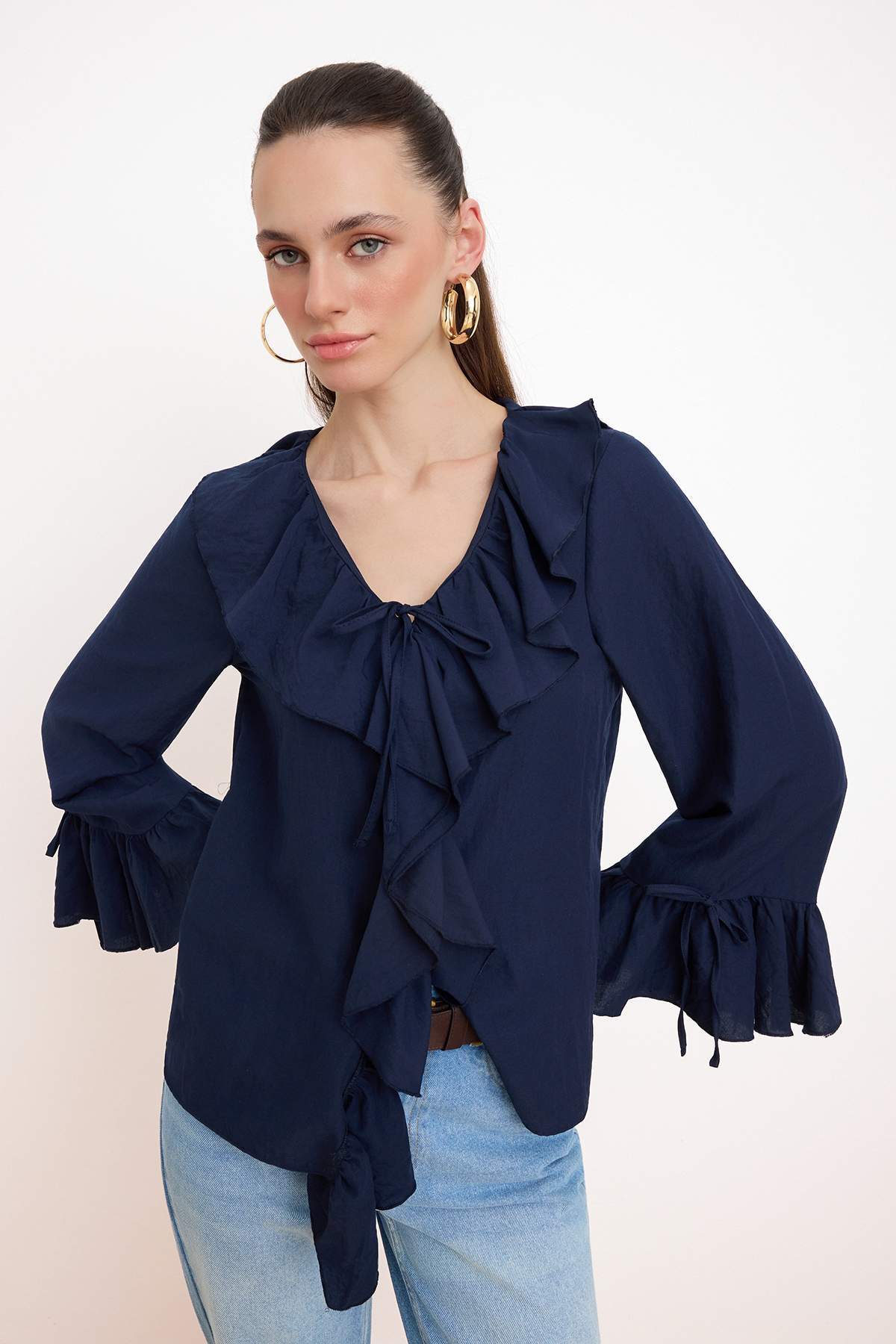Trendyolmilla Lacivert Fırfır Detaylı Dokuma Bluz TWOAW26BZ00290 B