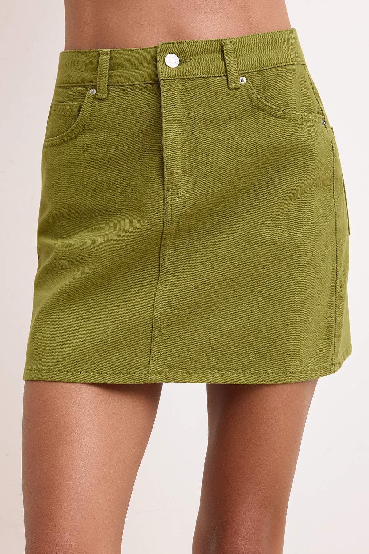 Trendyolmilla  Yağ Yeşili Mini Denim %100 Pamuklu Etek TWOSS26ET00070 - Görsel 3