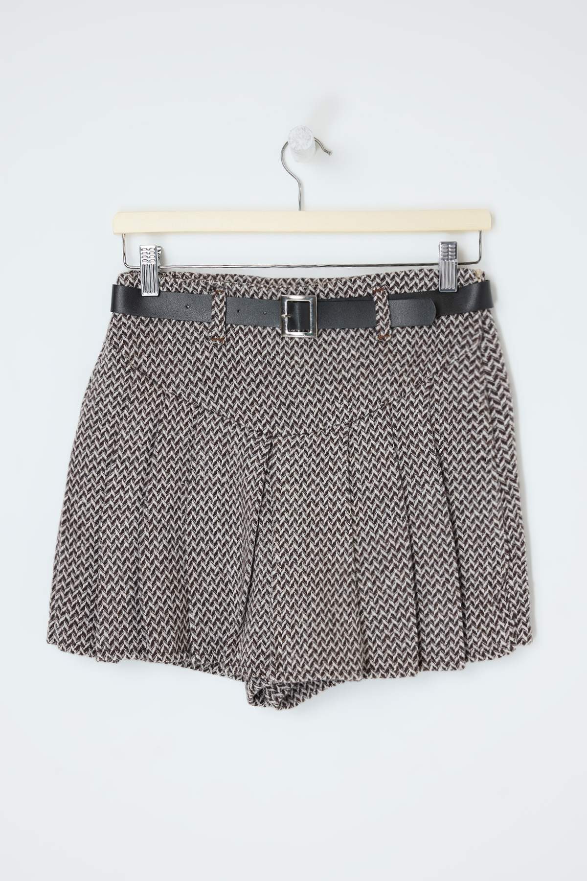 Trendyolmilla  Çok Renkli Kemer Detaylı Yün İçerikli Dokuma Etek Görünümlü Şort TWOAW25SR00046 - Görsel 6