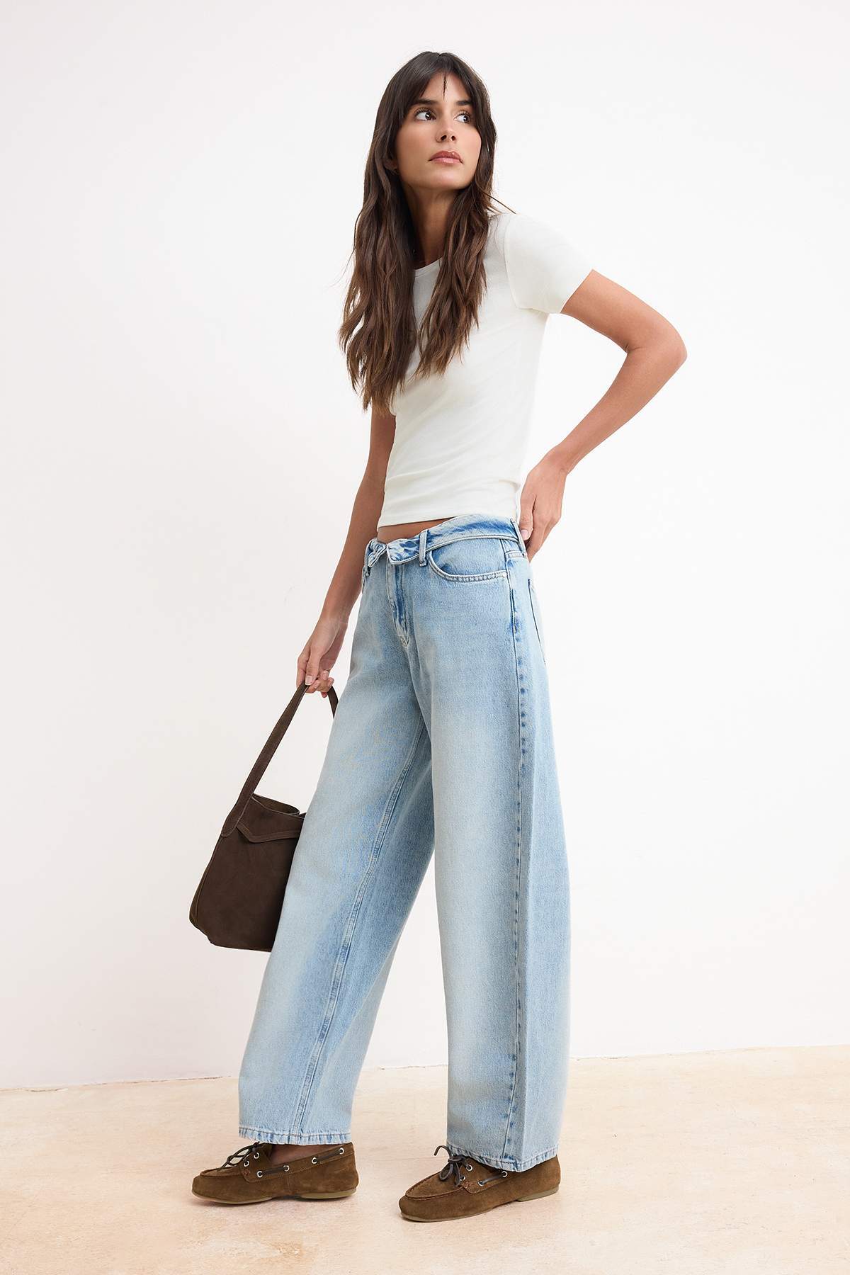 Trendyolmilla  Mavi More Sustainable Düşük Bel Baggy Fit Tencel Karışımlı Barrel Jeans TWOSS26JE00193 - Görsel 3