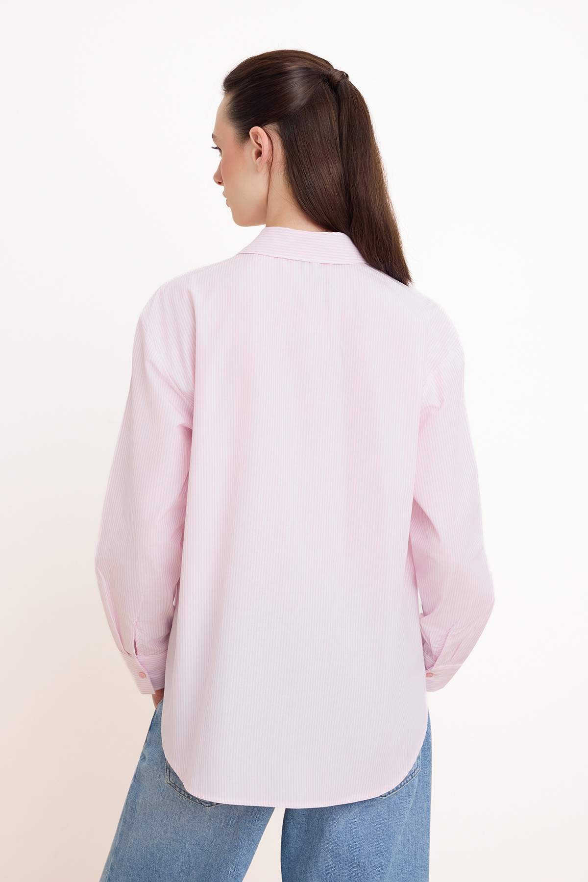Trendyolmilla  Pembe Çizgili Nakış Detaylı Oversize Gömlek TWOSS26GO00116 - Görsel 4