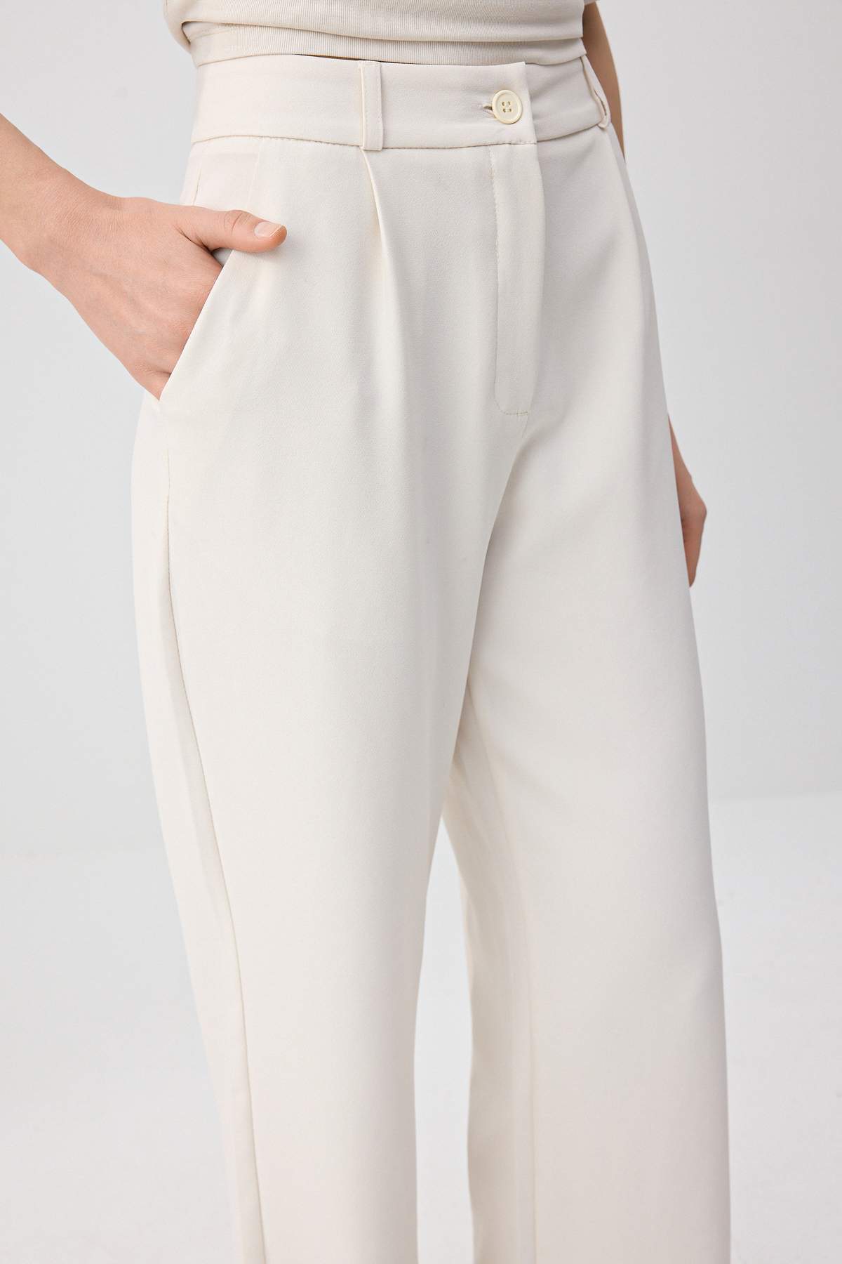 Trendyolmilla  Ekru Yüksek Bel Wide Leg/Geniş Paça Pilili Dokuma Kumaş Pantolon TWOAW21PL0076 - Görsel 5