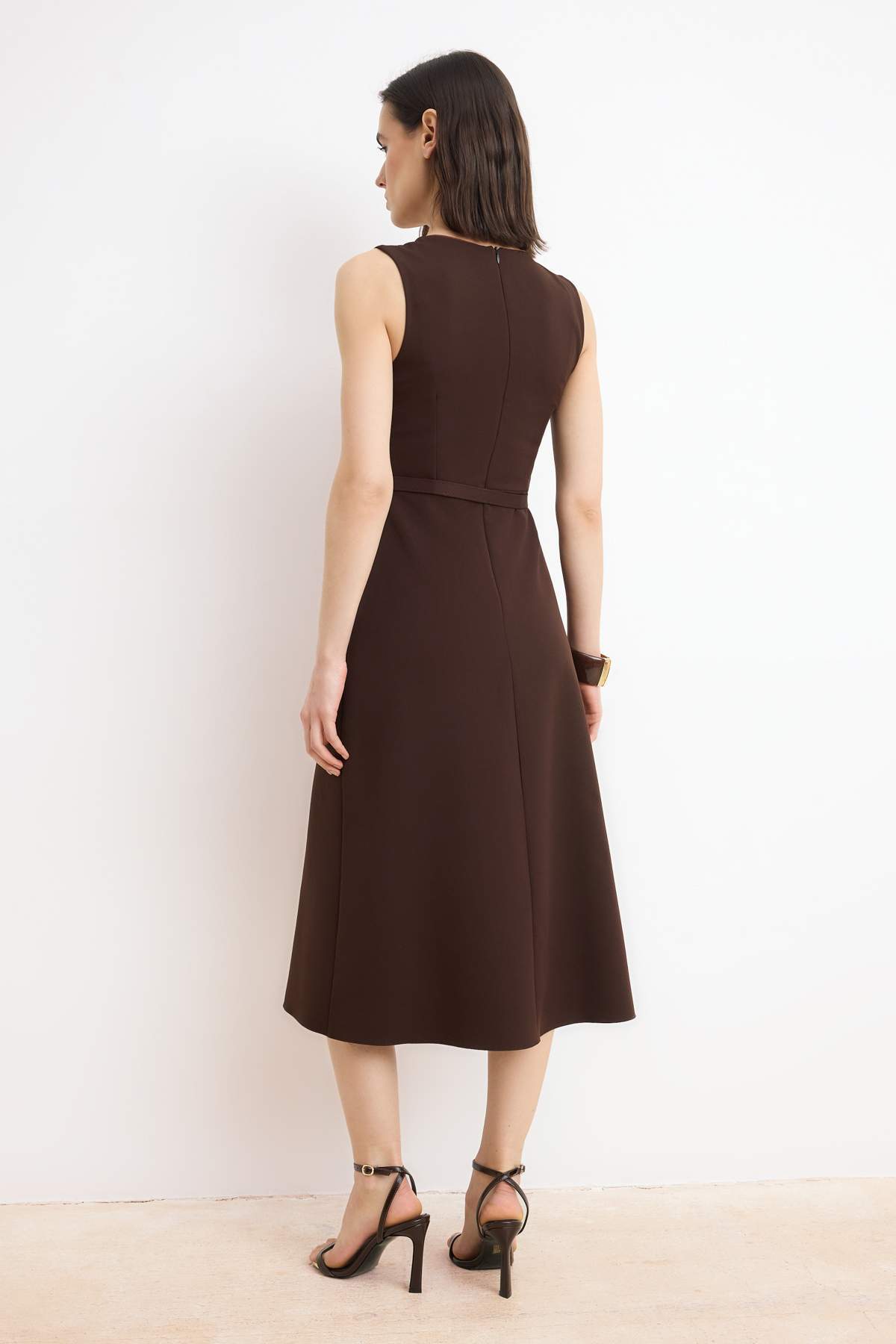 Trendyolmilla  Kahverengi Kemerli Düz A Kesim Kemerli Midi Dokuma Elbise TWOSS25EL00810 - Görsel 4