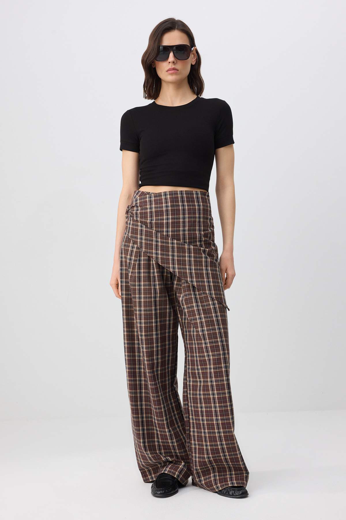 Trendyolmilla  Çok Renkli Fularlı Ekoseli Geniş Paça Pantolon TWOSS26PL00140 - Görsel 3