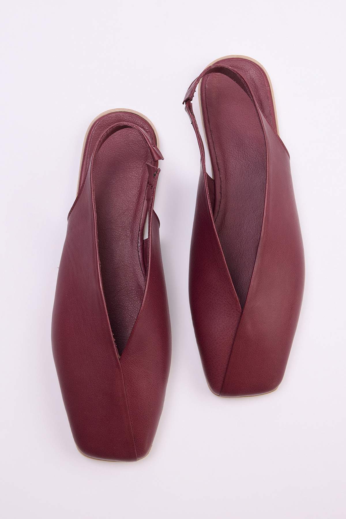 TRENDYOL SHOES Burgunderrote Damen-Ballerinas aus echtem Leder mit offener Rü...