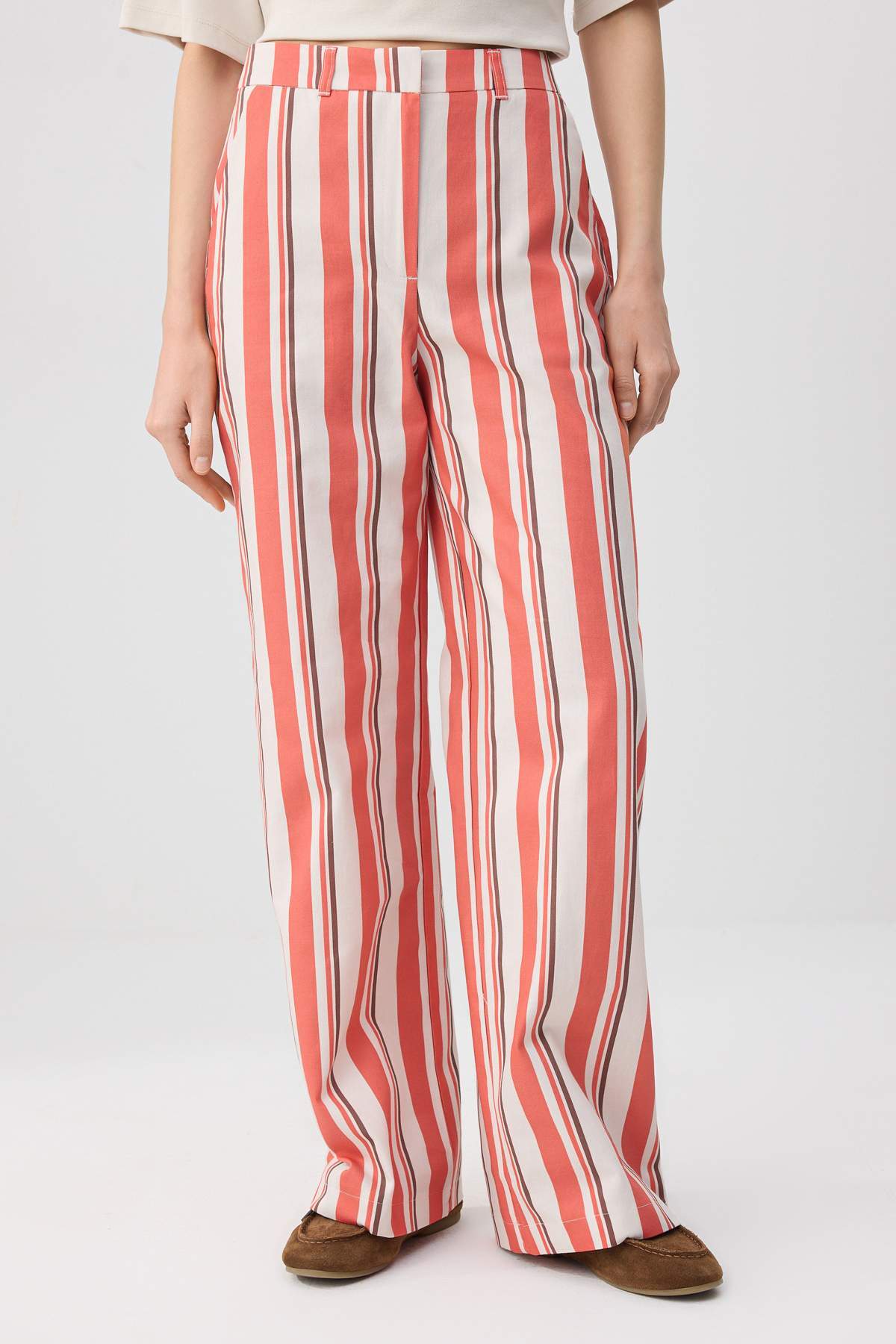 Trendyolmilla  Kırmızı-Çok Renkli Gabardin Çizgili Desenli Wide Leg/Geniş Paça Pantolon TWOSS26PL00085 - Görsel 4