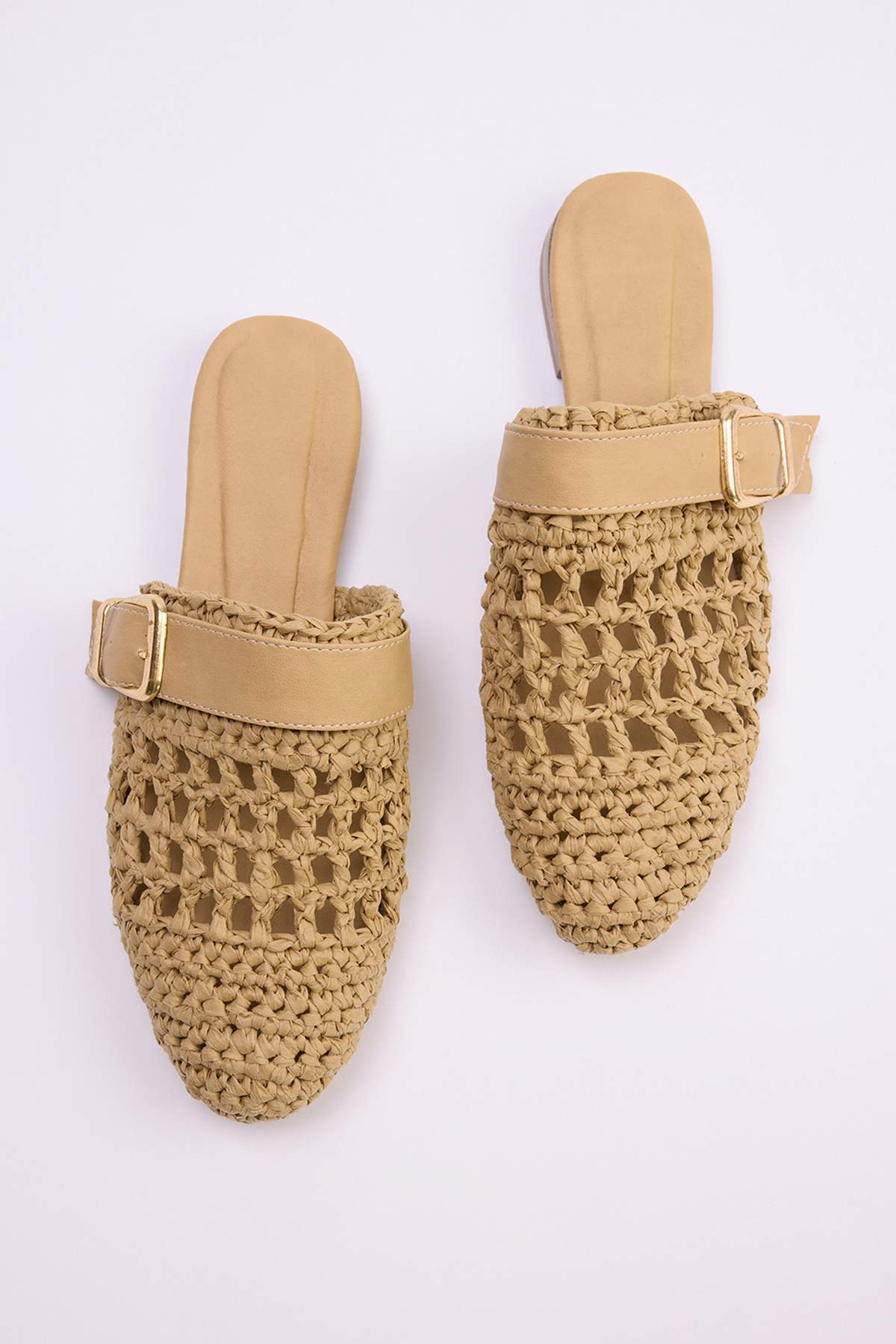TRENDYOL SHOES Damen-Hausschuhe mit Kamel-Strohband-Detail TAKSS26TE00004