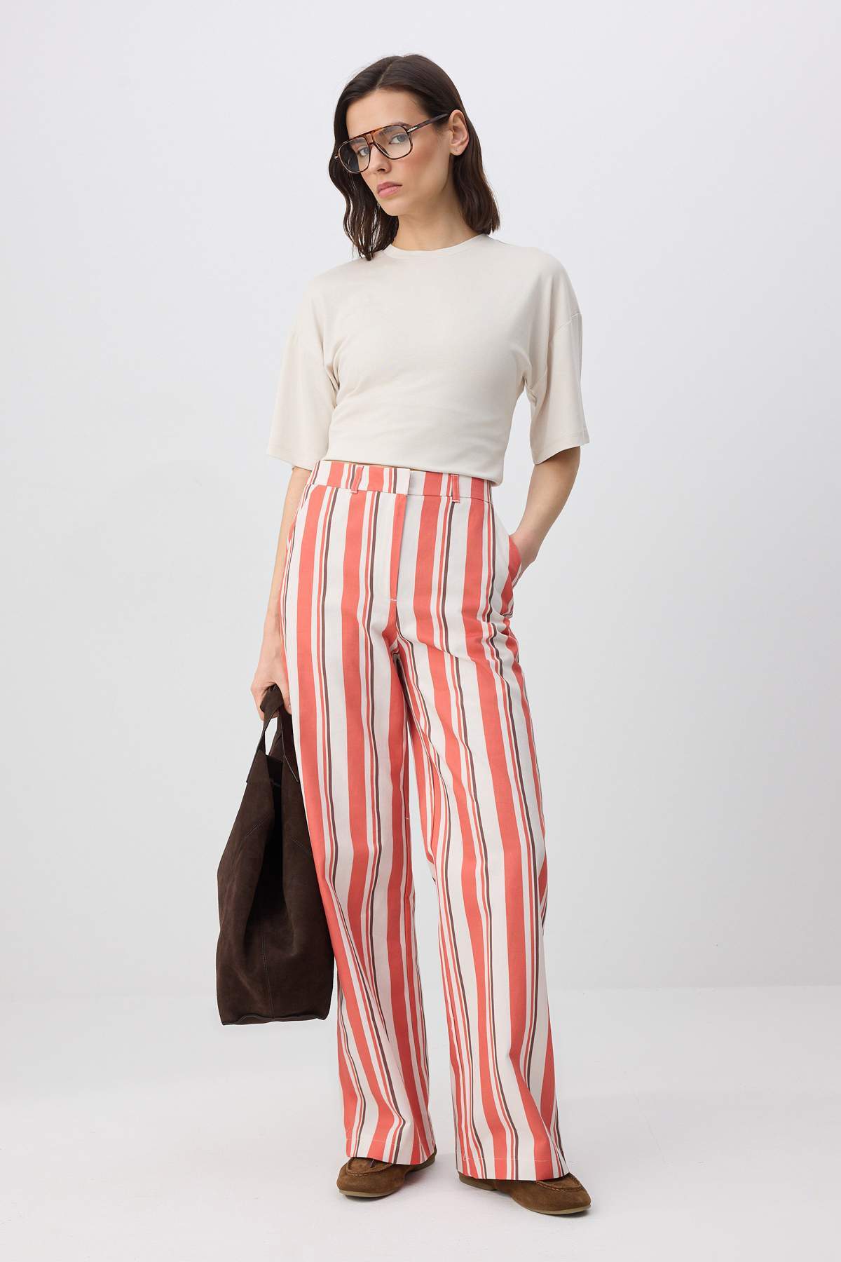 Trendyolmilla  Kırmızı-Çok Renkli Gabardin Çizgili Desenli Wide Leg/Geniş Paça Pantolon TWOSS26PL00085 - Görsel 3