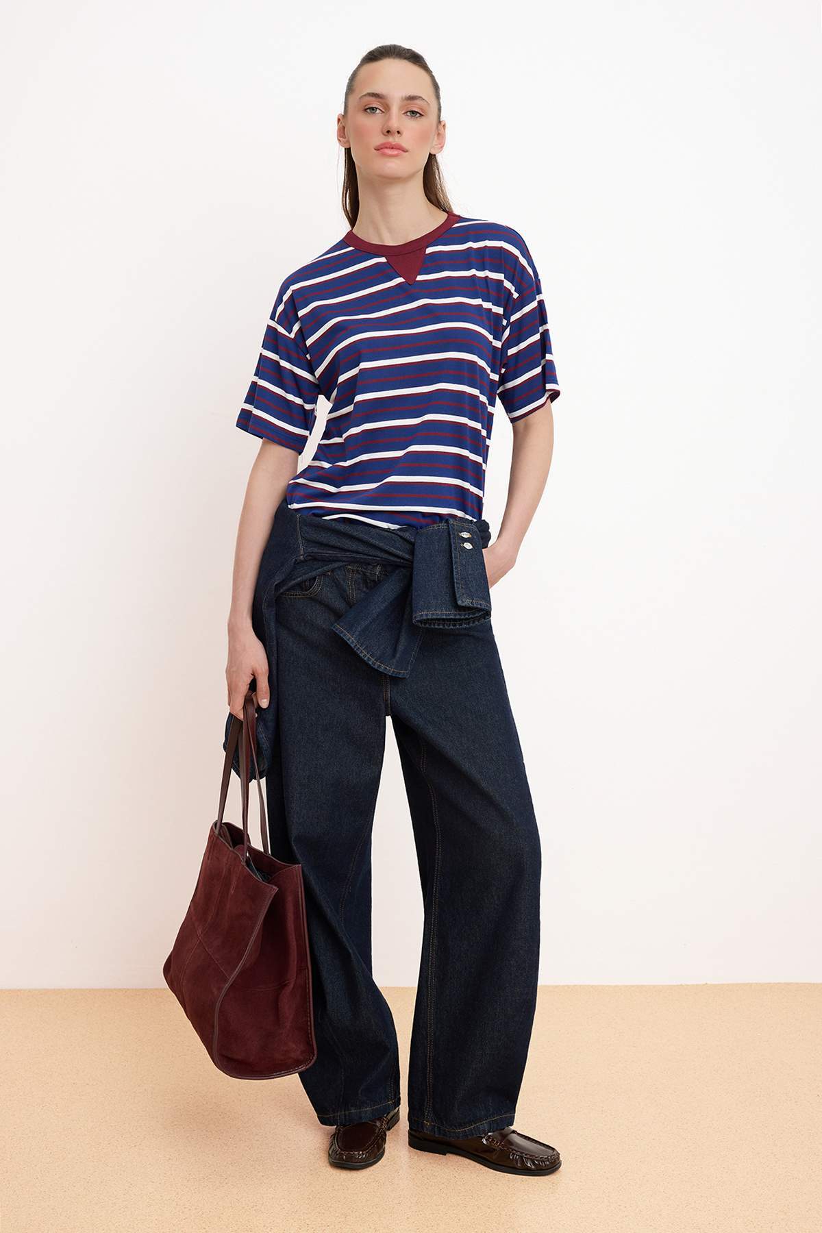 Trendyolmilla  Lacivert Çizgili Oversize/Geniş Kalıp Kısa Kollu Uzun Tok Pamuklu Örme T-Shirt TWOSS26TS00051 - Görsel 2