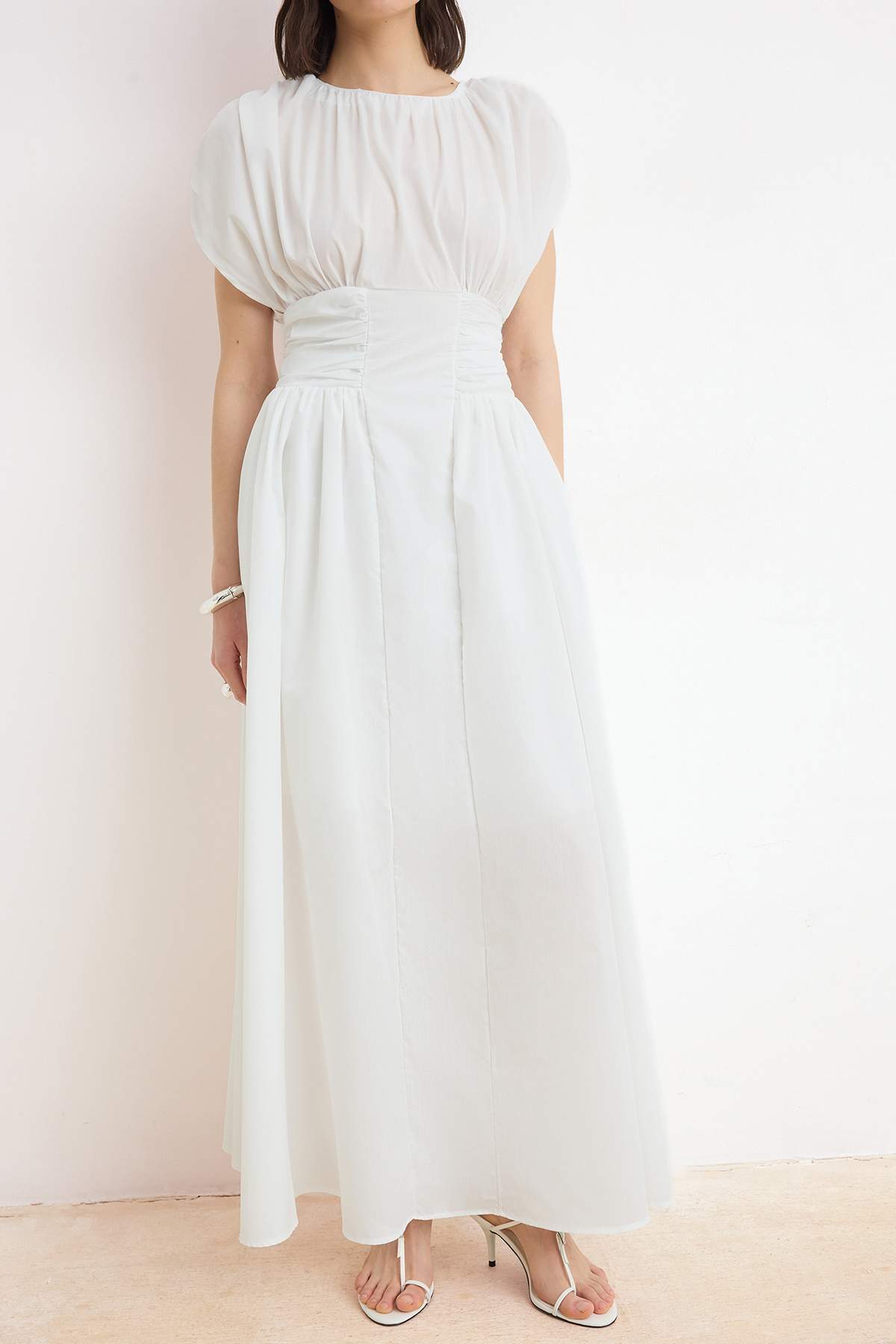 zenska-midi-haljina-bez-rukava-sa-shift-kroje