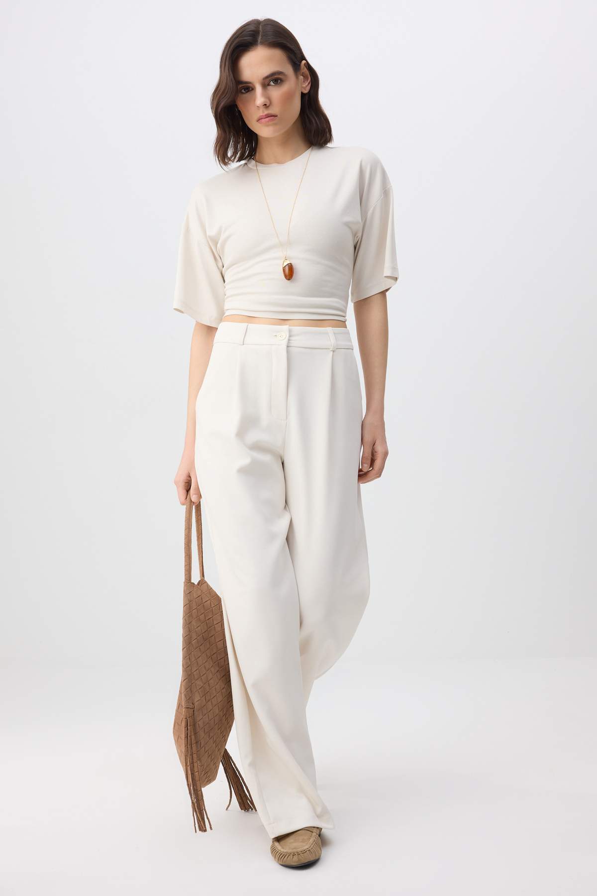 Trendyol Collection Magas derekú, széles szárú Ecru hajtogatott nadrág - TWOA...