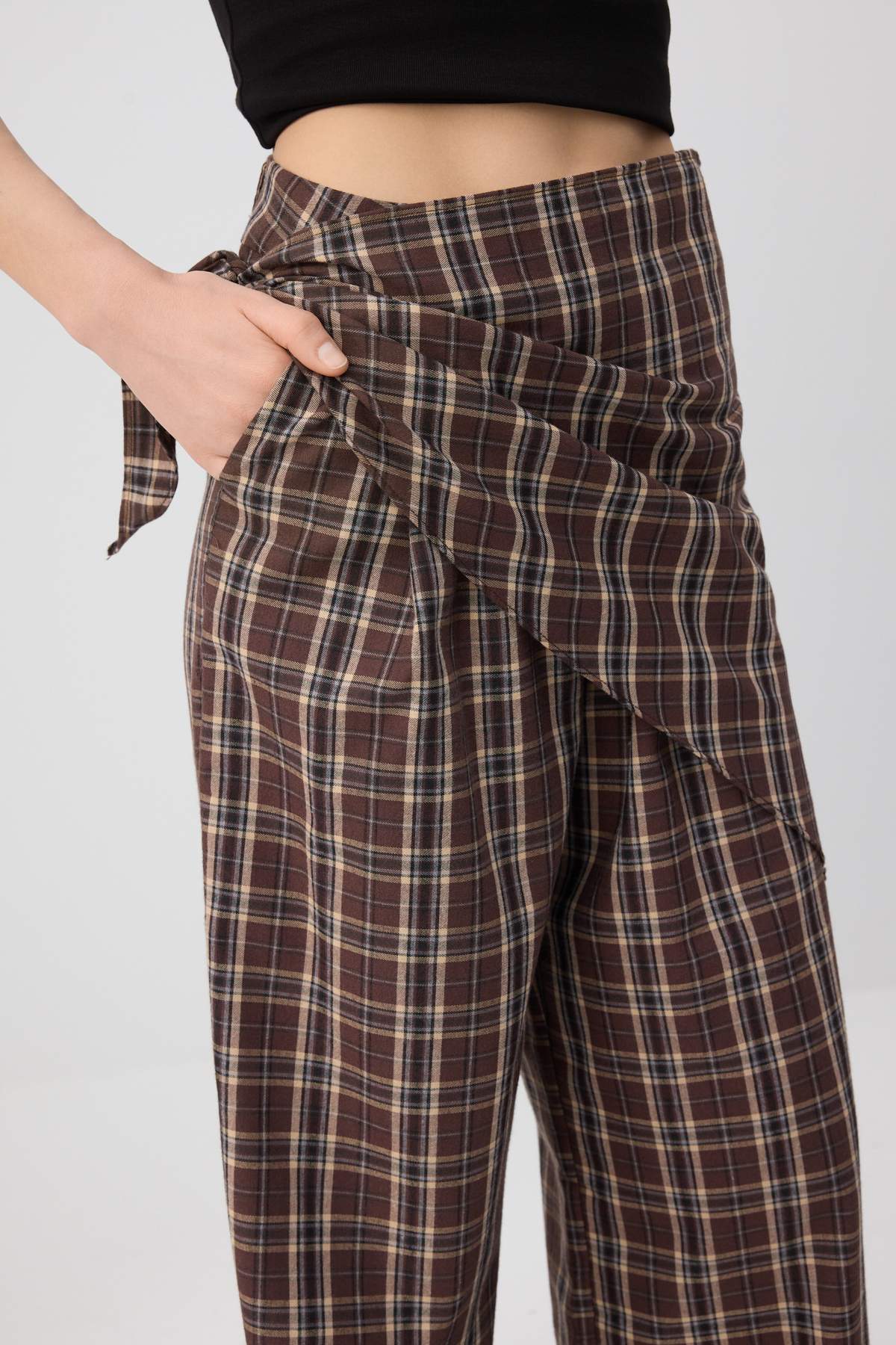 Trendyolmilla  Çok Renkli Fularlı Ekoseli Geniş Paça Pantolon TWOSS26PL00140 - Görsel 5